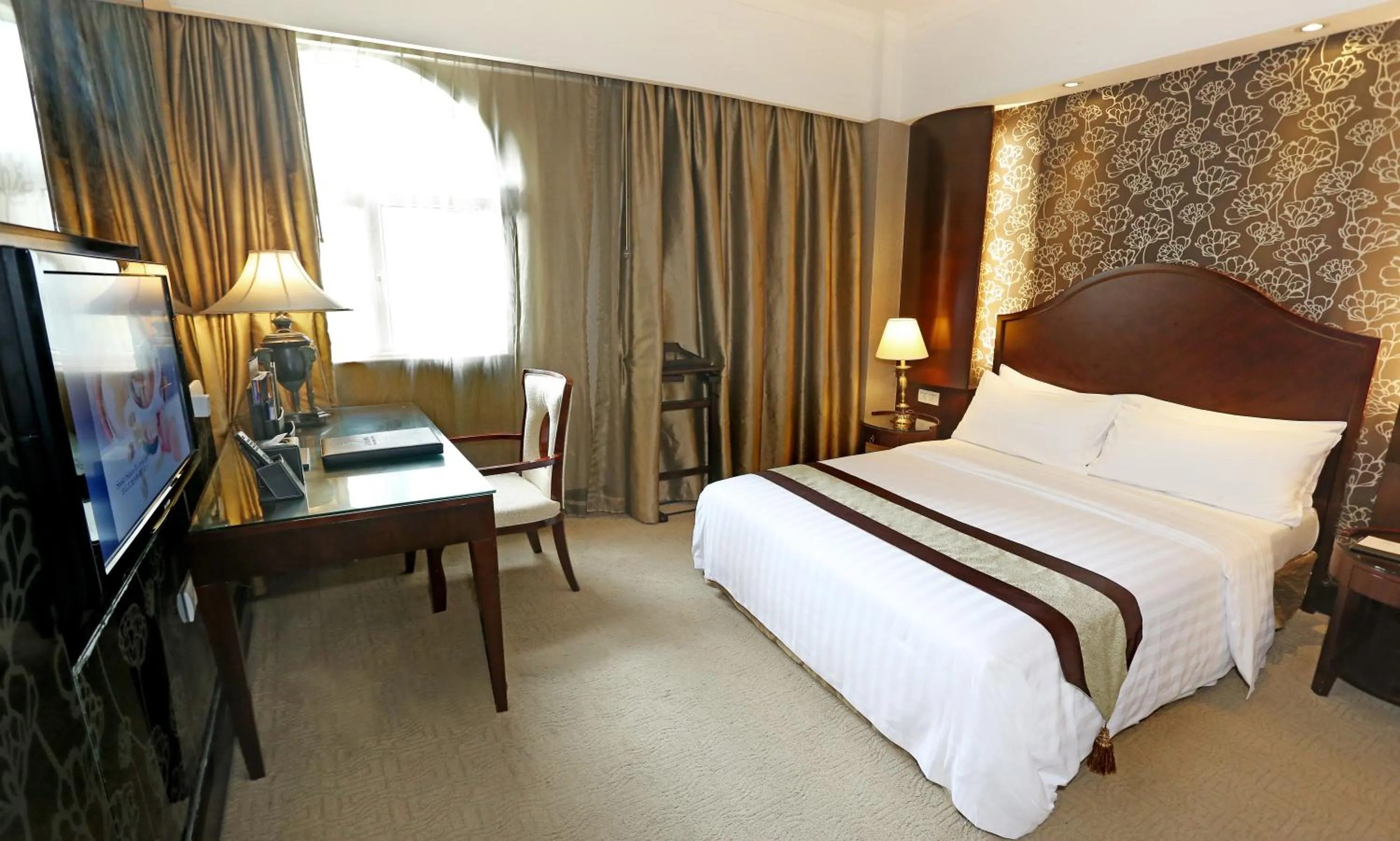 Bed in Grand Palace Hotel - Grand Hotel Management Group