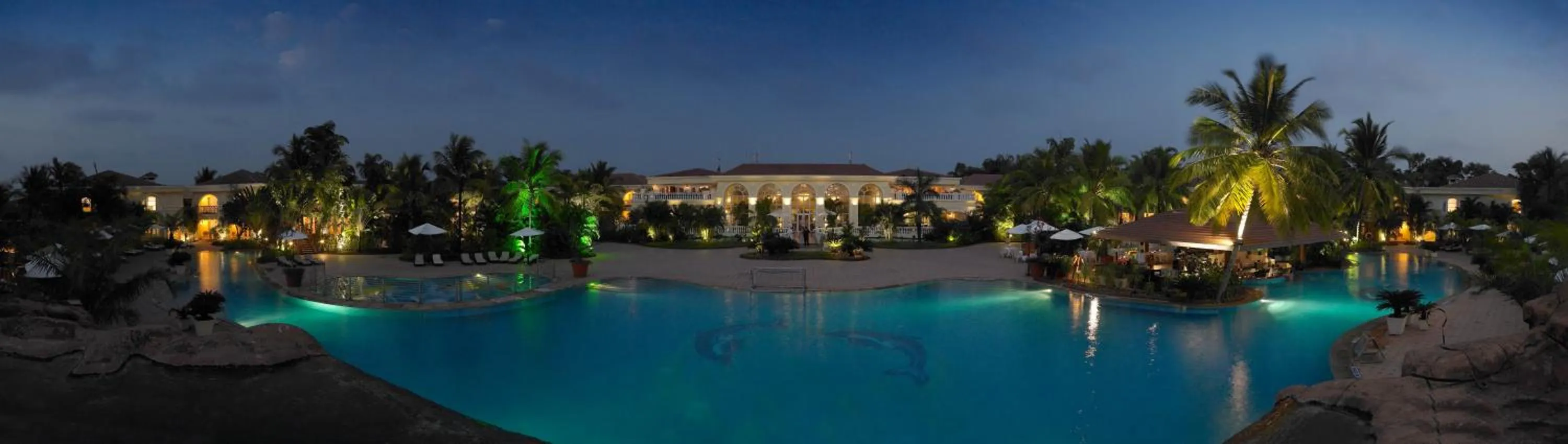 Swimming pool in The Zuri White Sands, Goa Resort & Casino