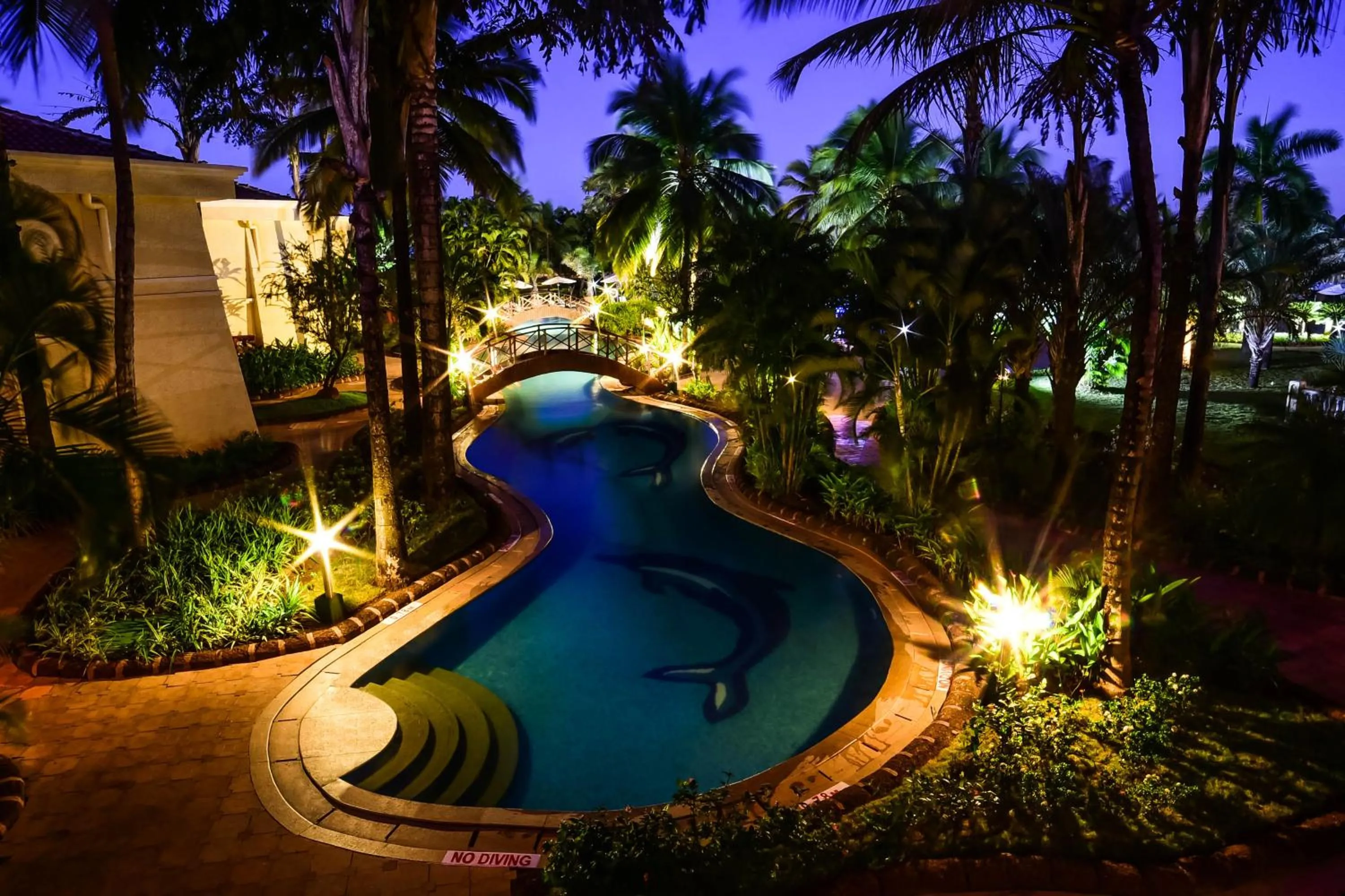 Swimming pool in The Zuri White Sands, Goa Resort & Casino