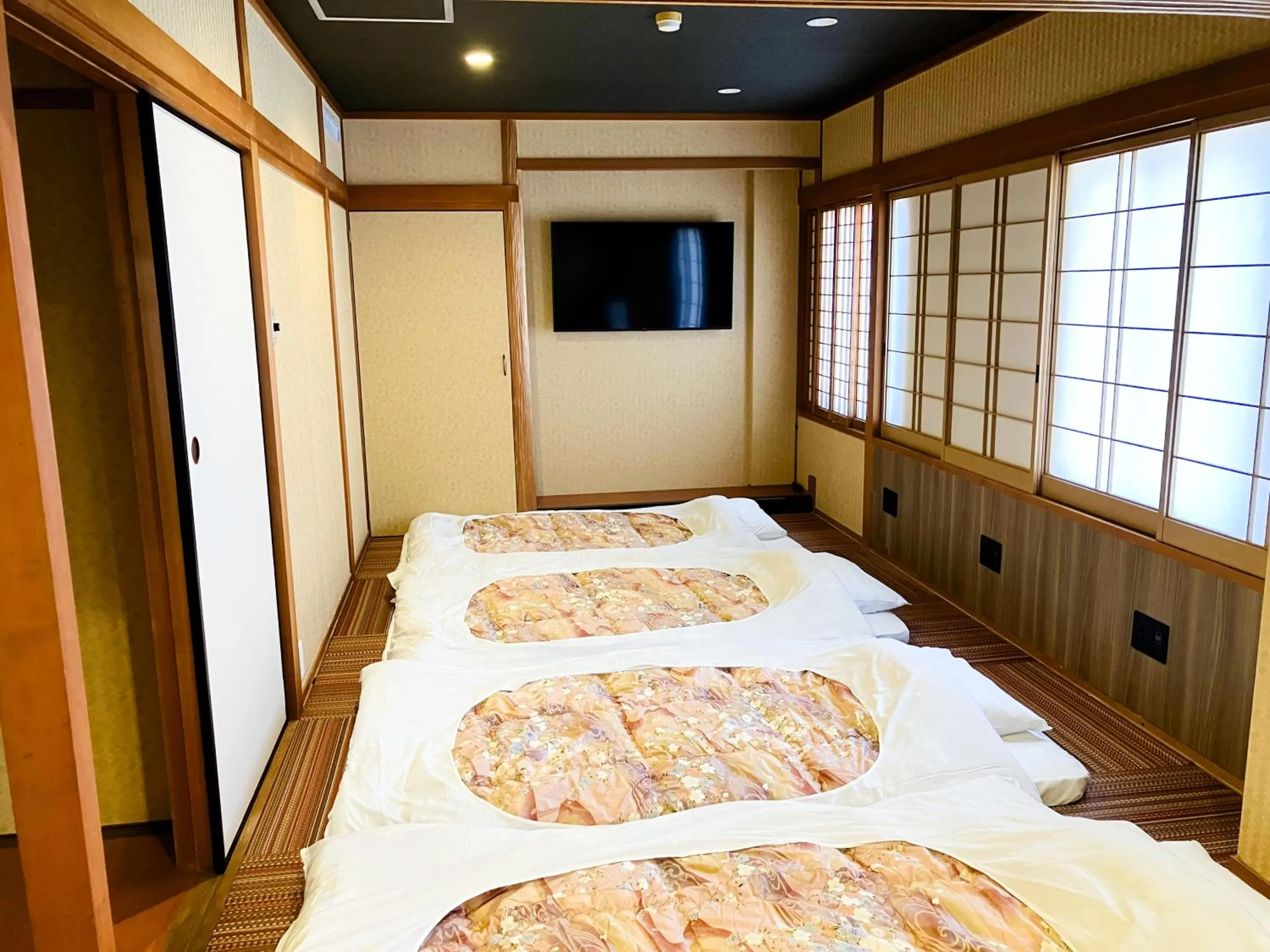 Photo of the whole room, Bed in HOTEL LiVEMAX BUDGET Iyo Mishima