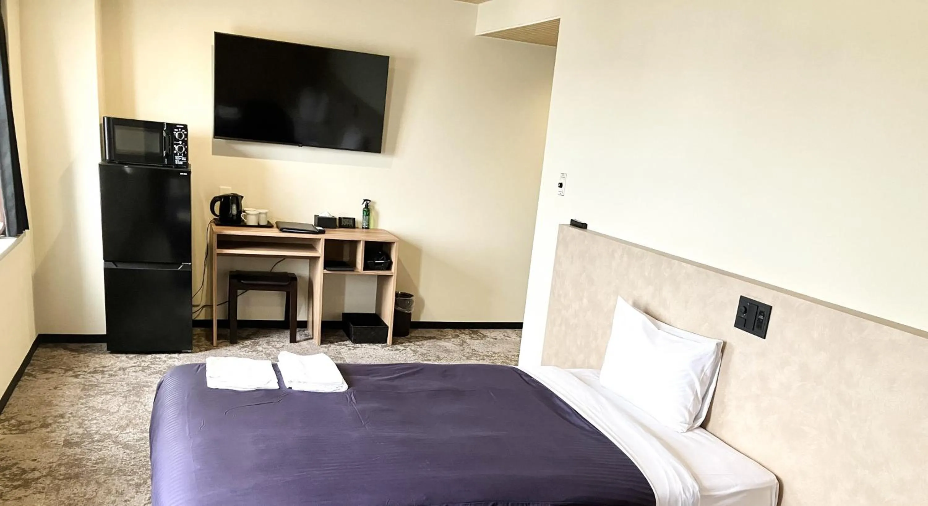 Photo of the whole room, Bed in HOTEL LiVEMAX BUDGET Iyo Mishima