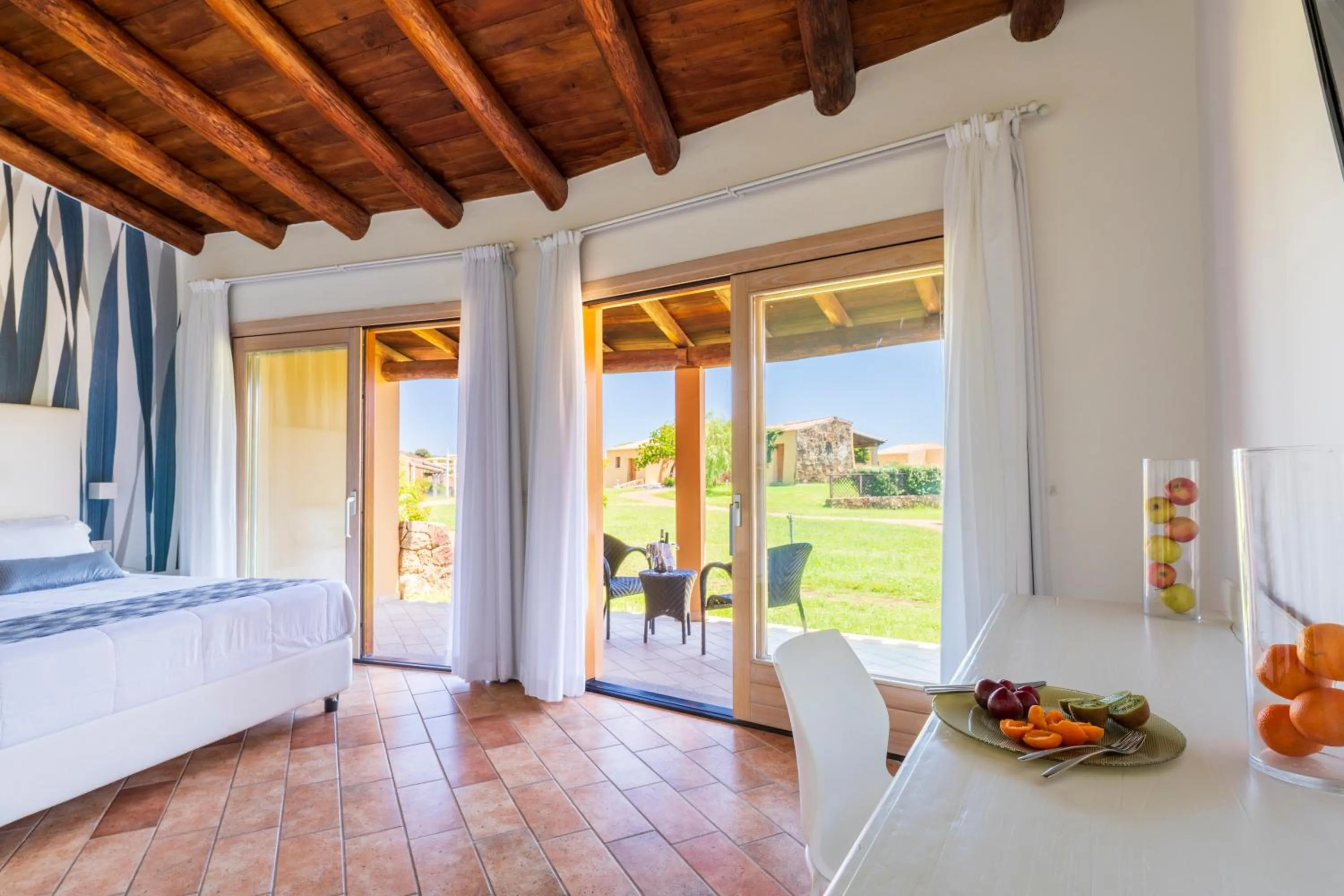 Patio, Bed in Janna e Sole Resort