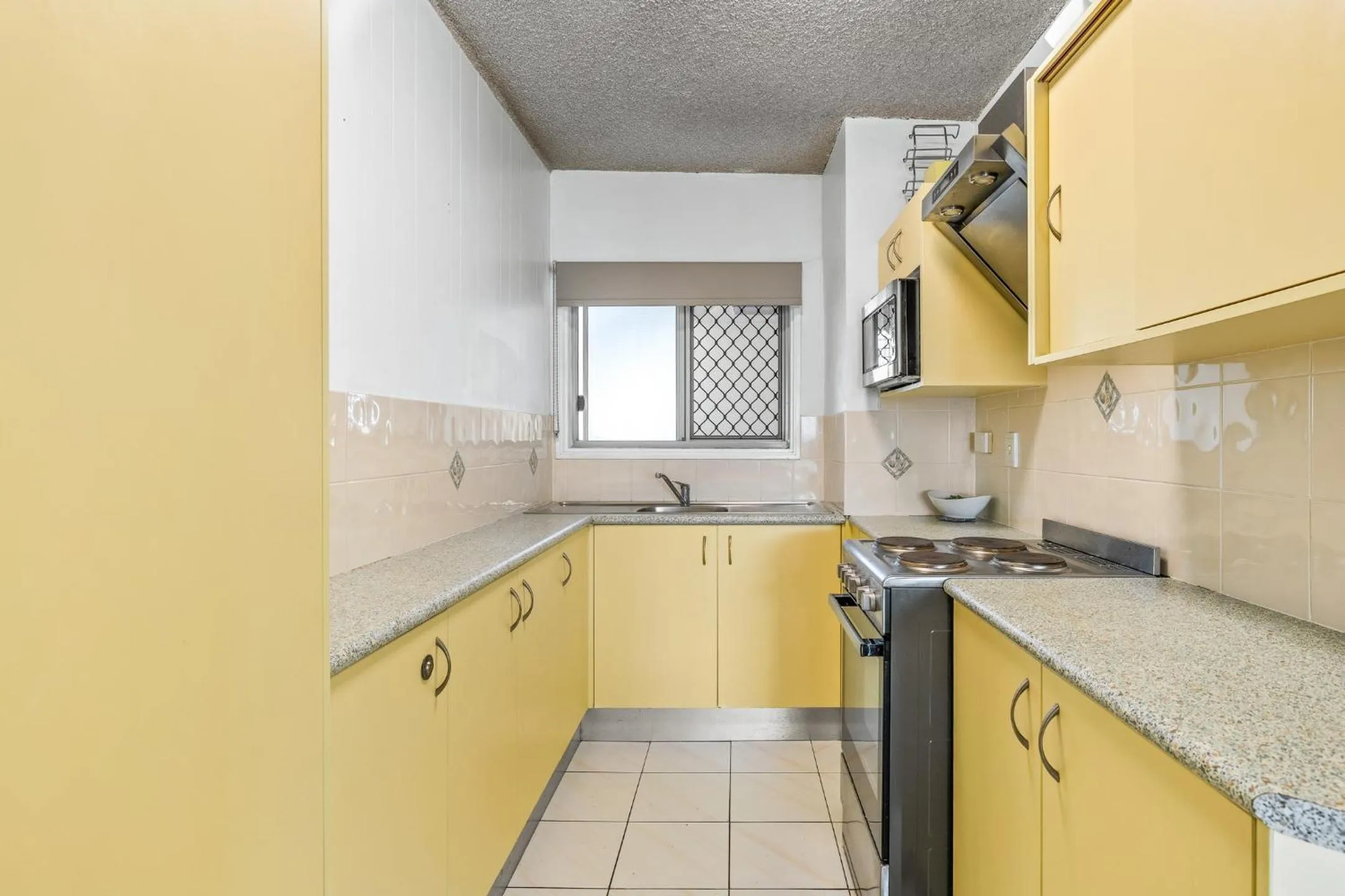 Kitchen or kitchenette in Maroochy Sands Holiday Apartments