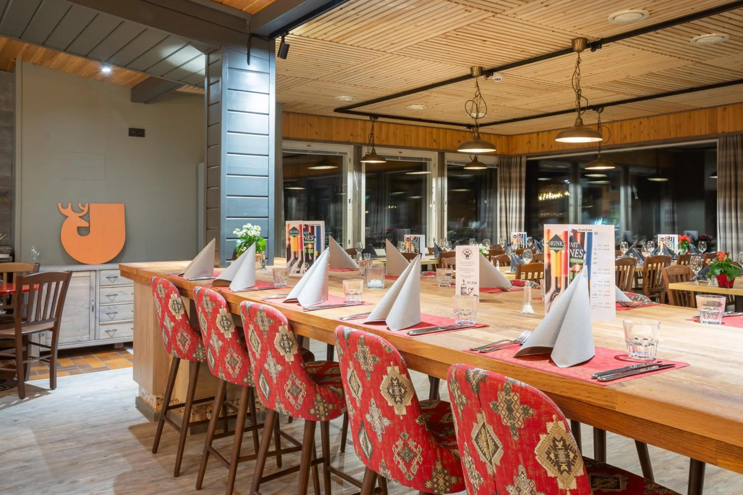 Restaurant/places to eat in Jeris Lakeside Resort