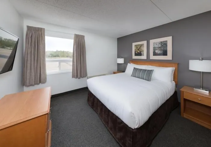 Bed in Heritage Inn Hotel & Convention Centre - Moose Jaw