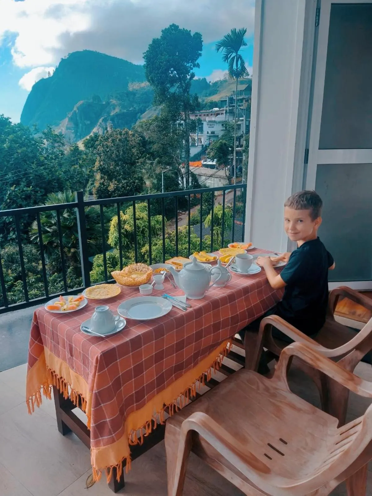 Mountain view in Poomaz Peace Palace