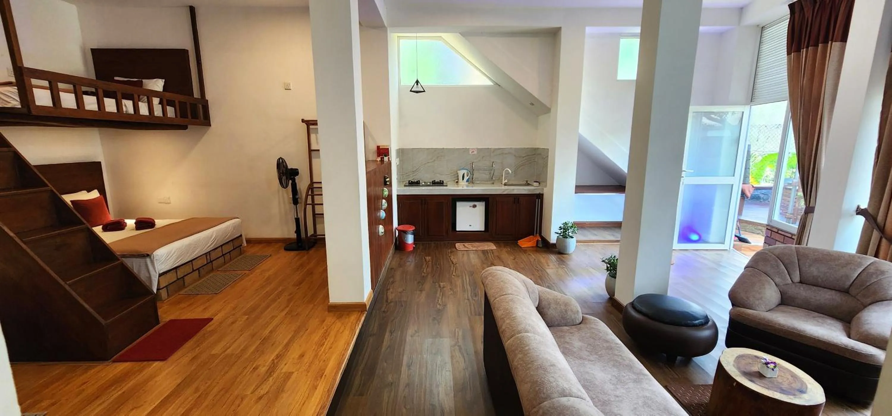 Bedroom, Bed in Poomaz Peace Palace