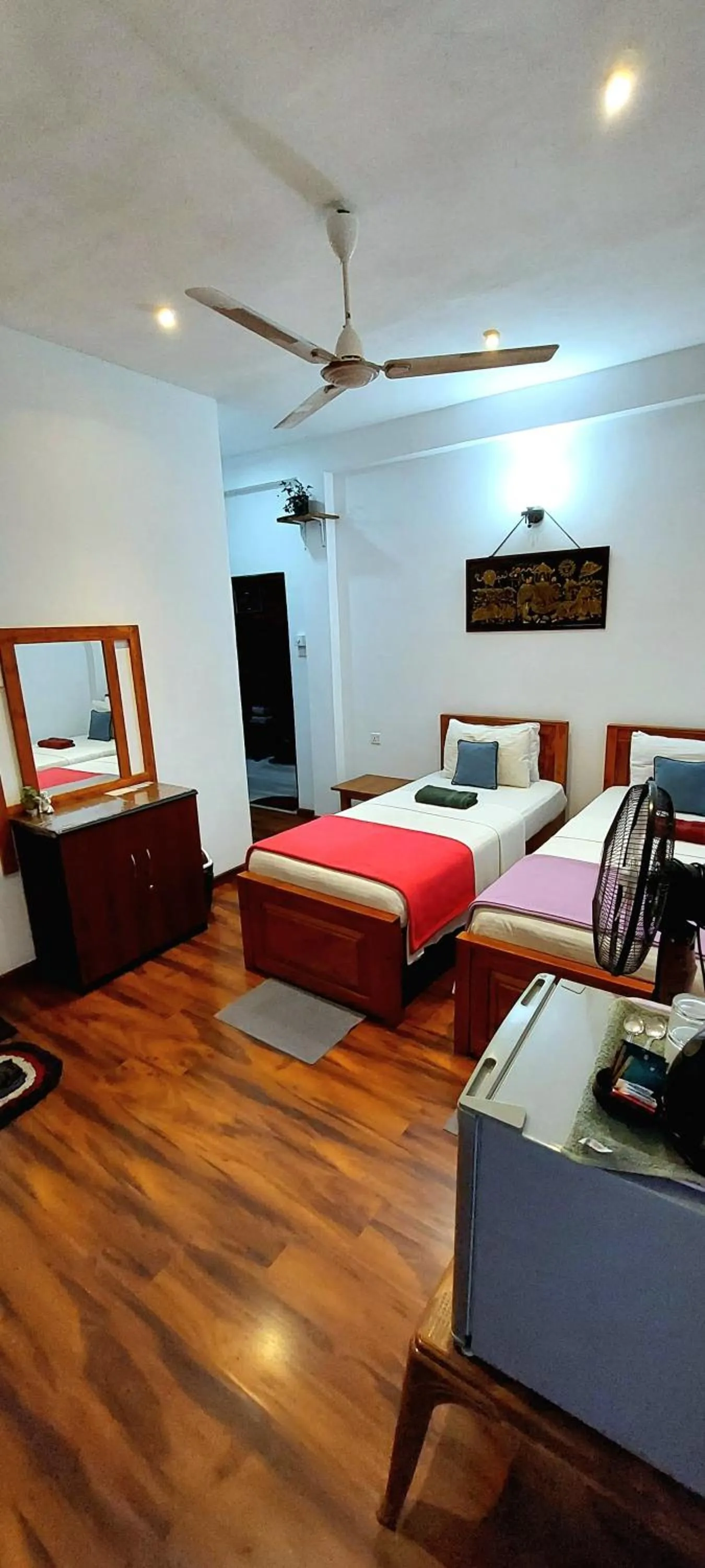 Photo of the whole room, Bed in Poomaz Peace Palace