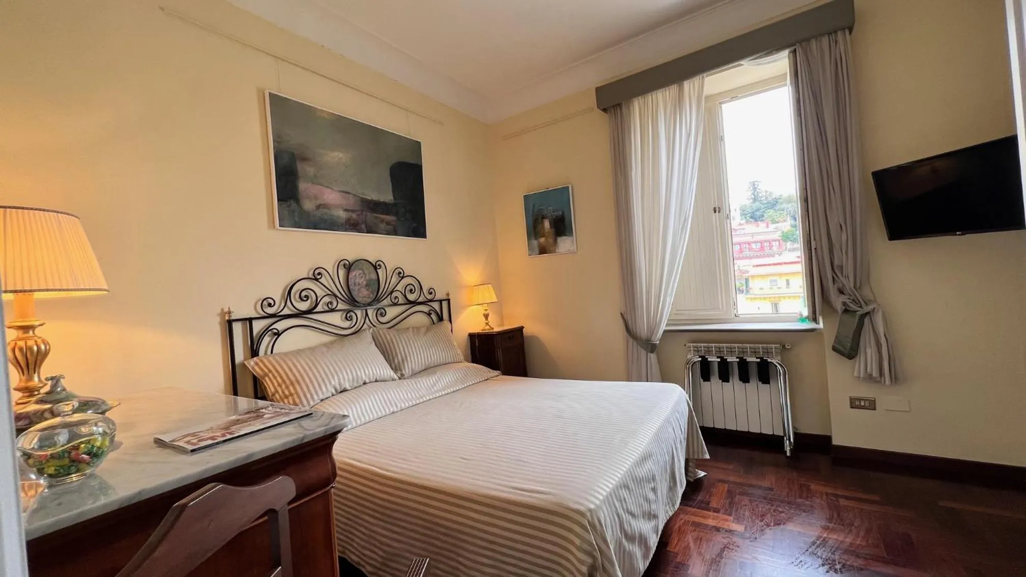 Bedroom, Bed in Calabritto Suite