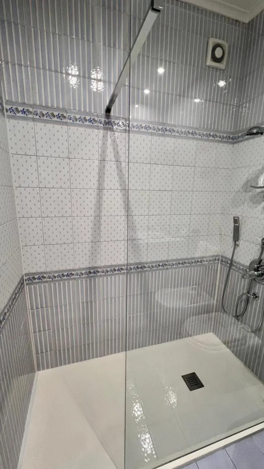 Shower in Calabritto Suite