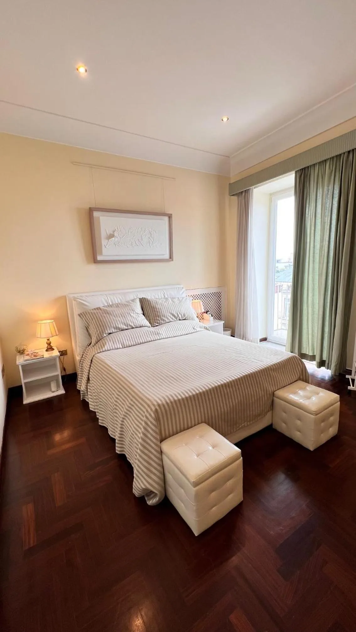 Property building, Bed in Calabritto Suite