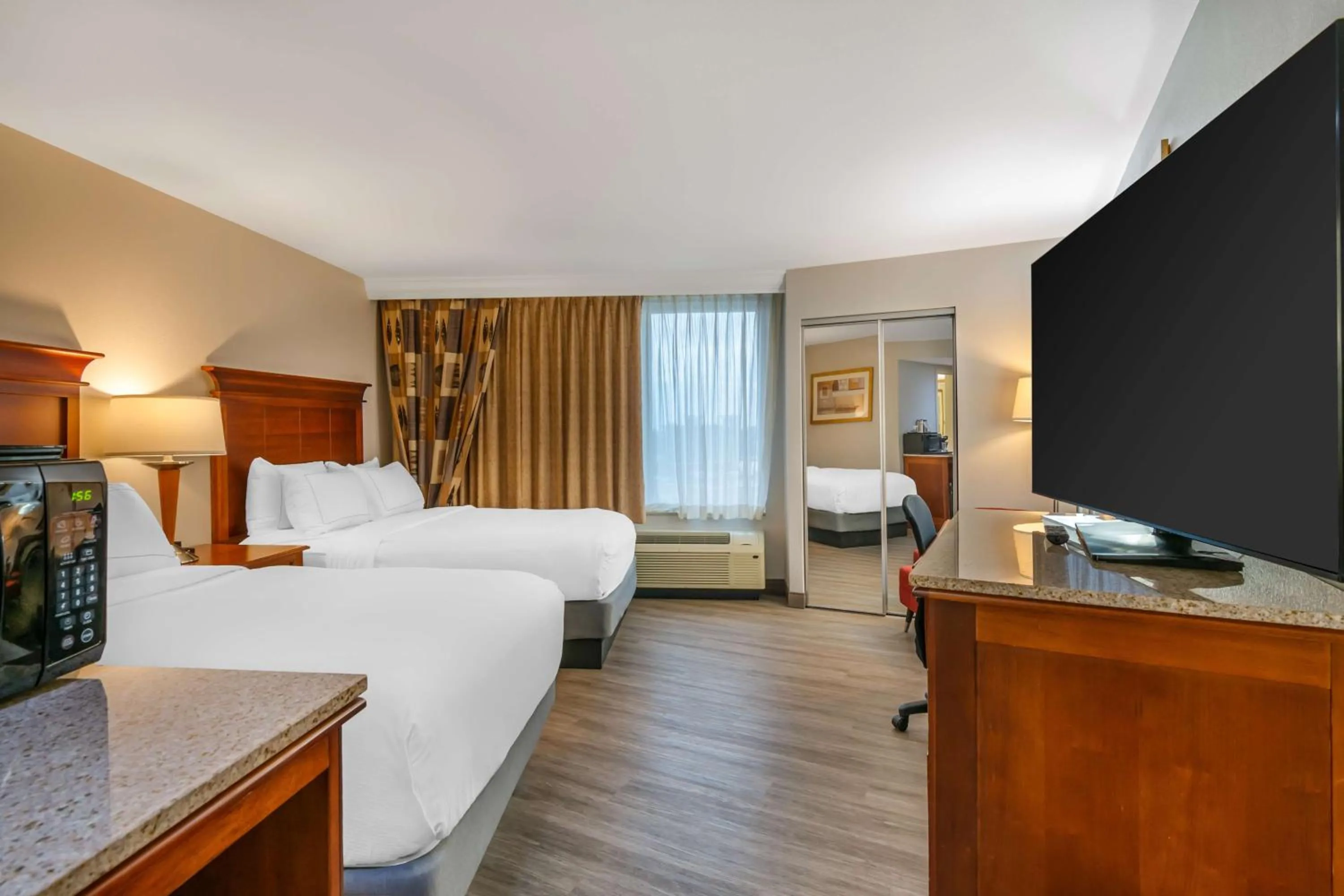 Bedroom, Bed in DoubleTree by Hilton Jefferson City