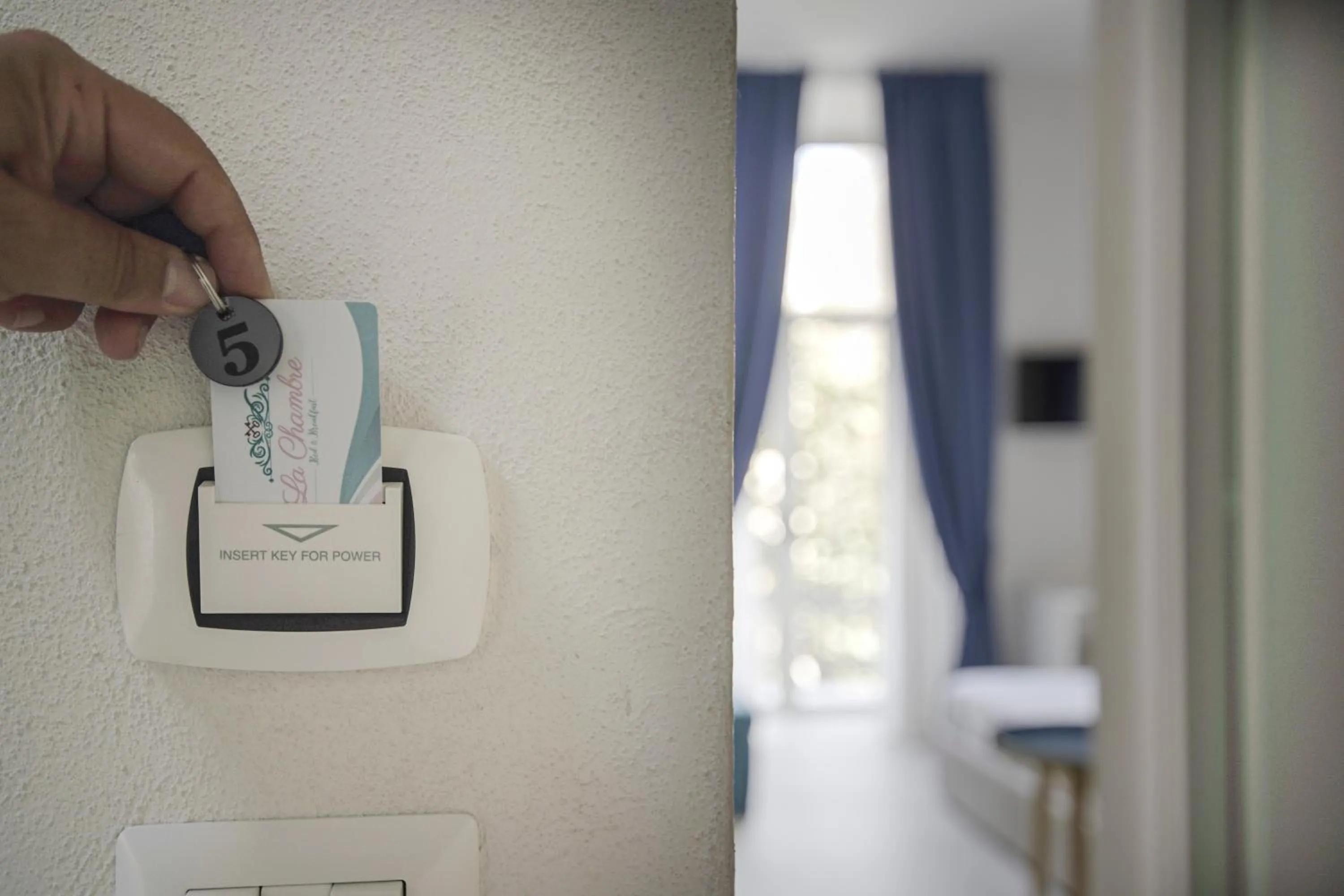 Logo/Certificate/Sign in La Chambre