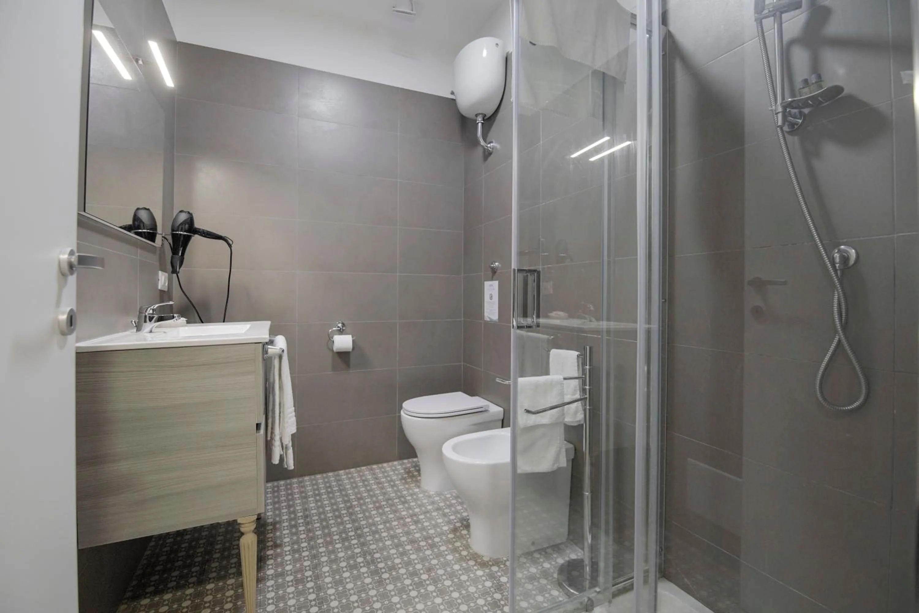 Toilet in La Chambre