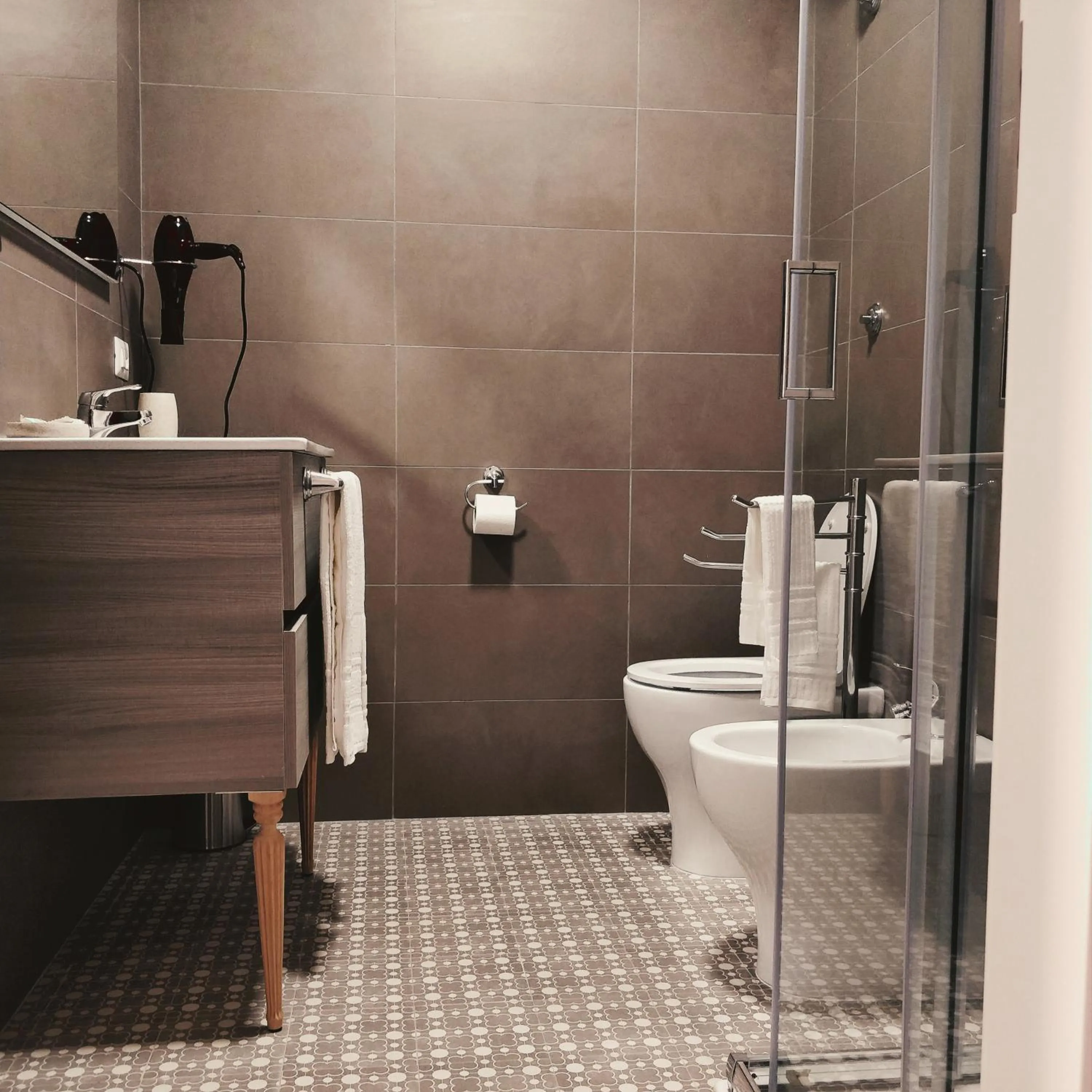 Toilet in La Chambre