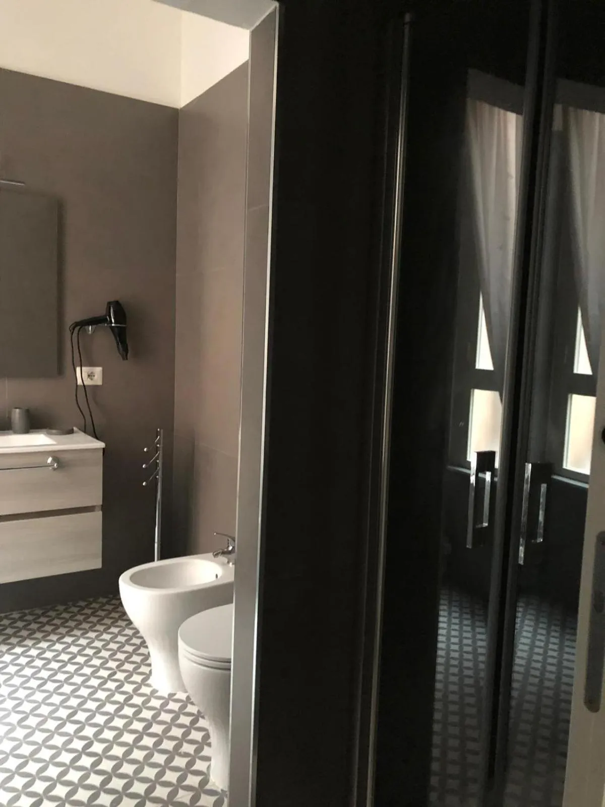 Toilet in La Chambre