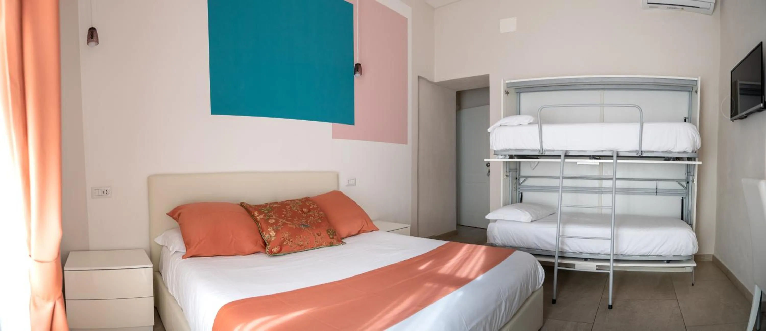 Bedroom, Bed in La Chambre