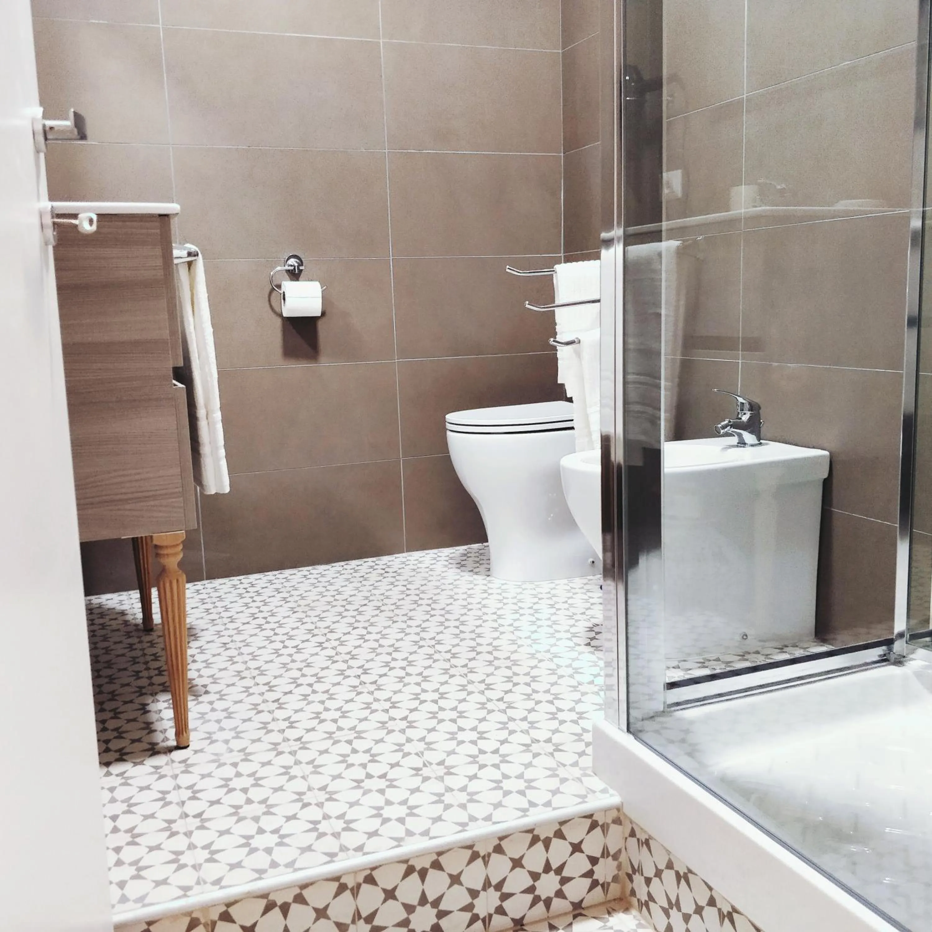 Toilet in La Chambre