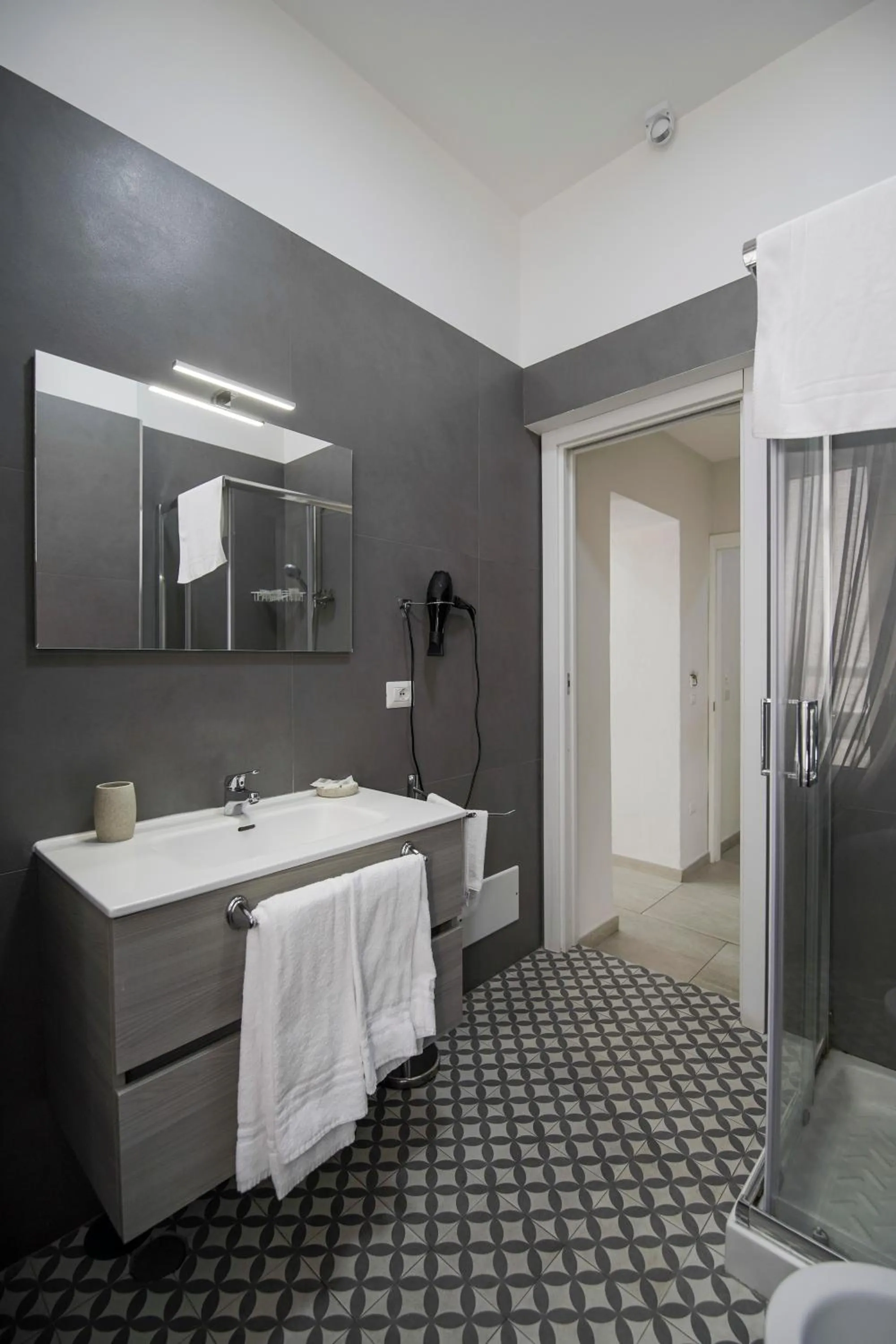 Shower in La Chambre