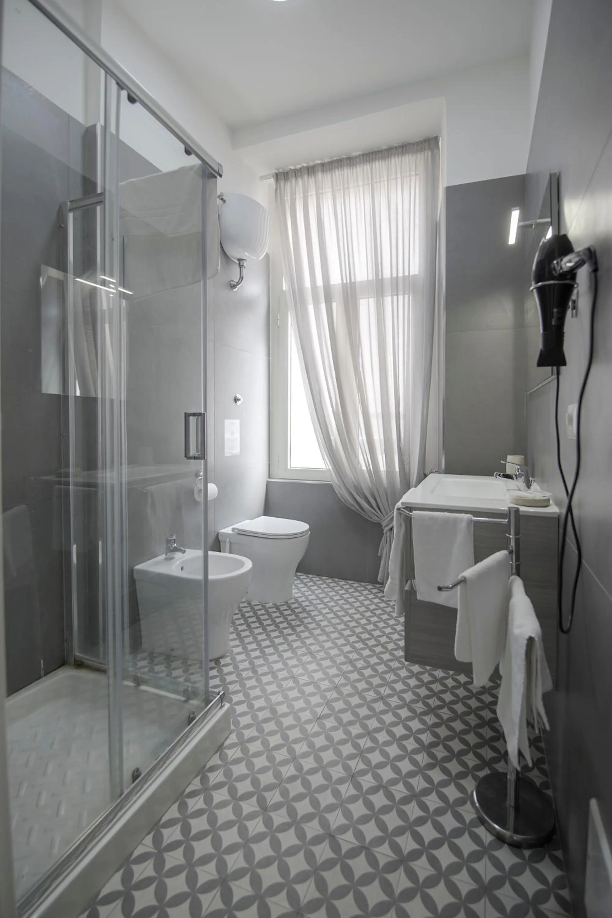 Shower in La Chambre