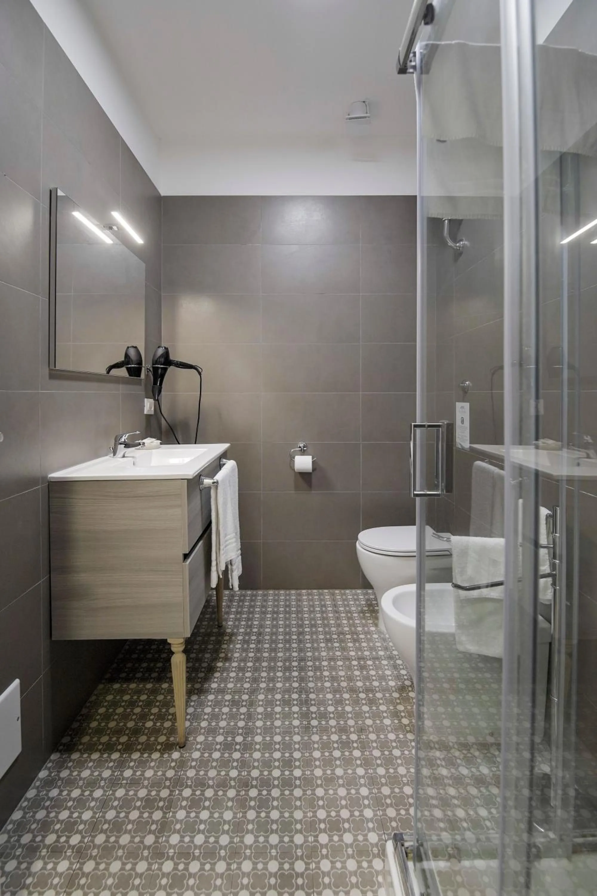 Shower in La Chambre