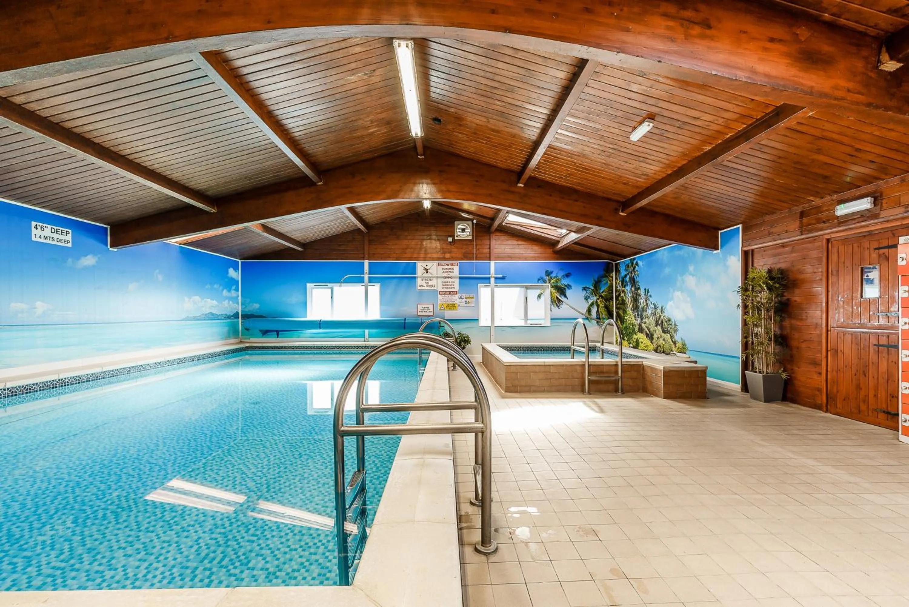 Swimming pool in Bucklegrove Holiday Park