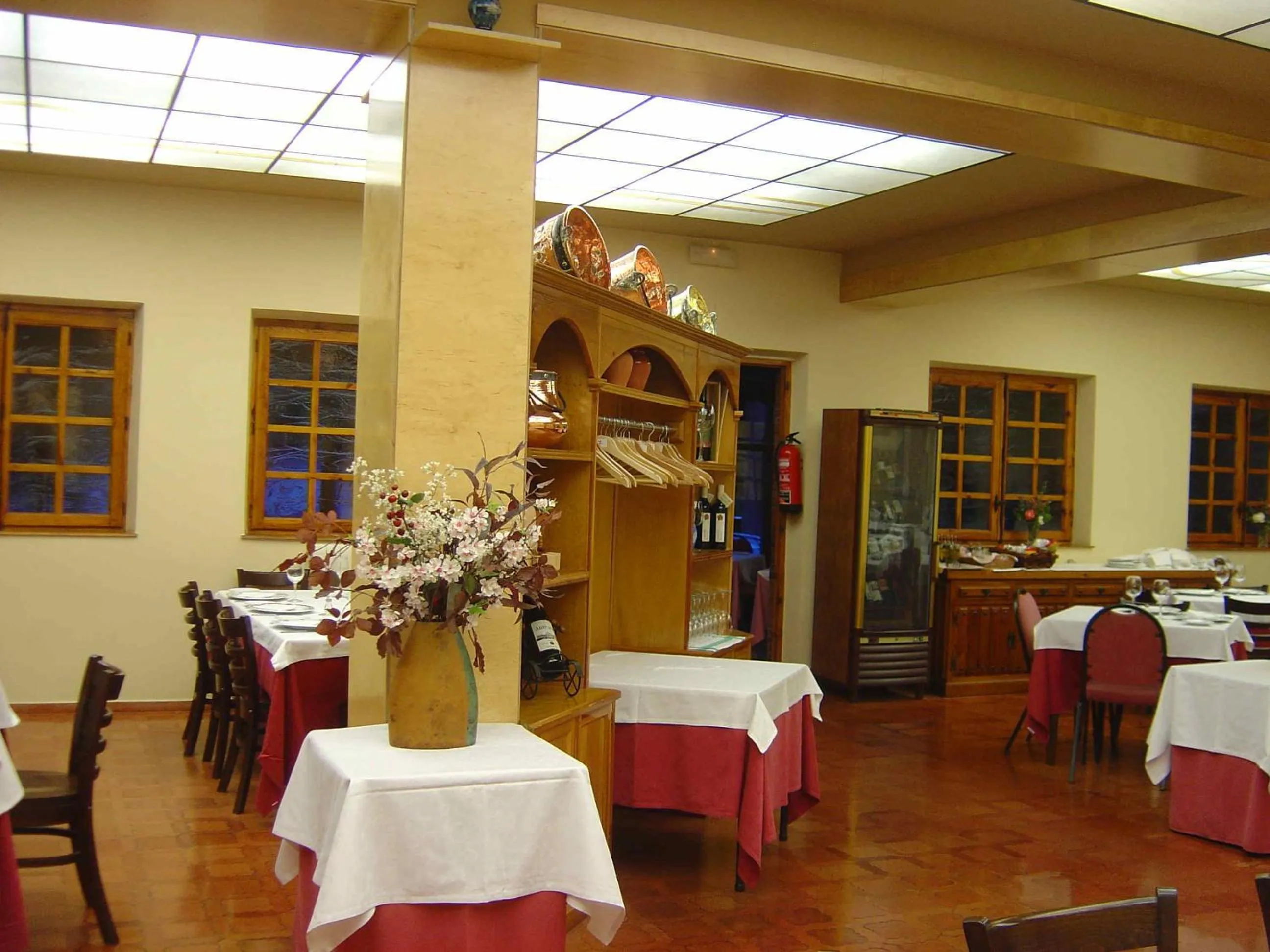 Restaurant/places to eat in Hotel Alisa