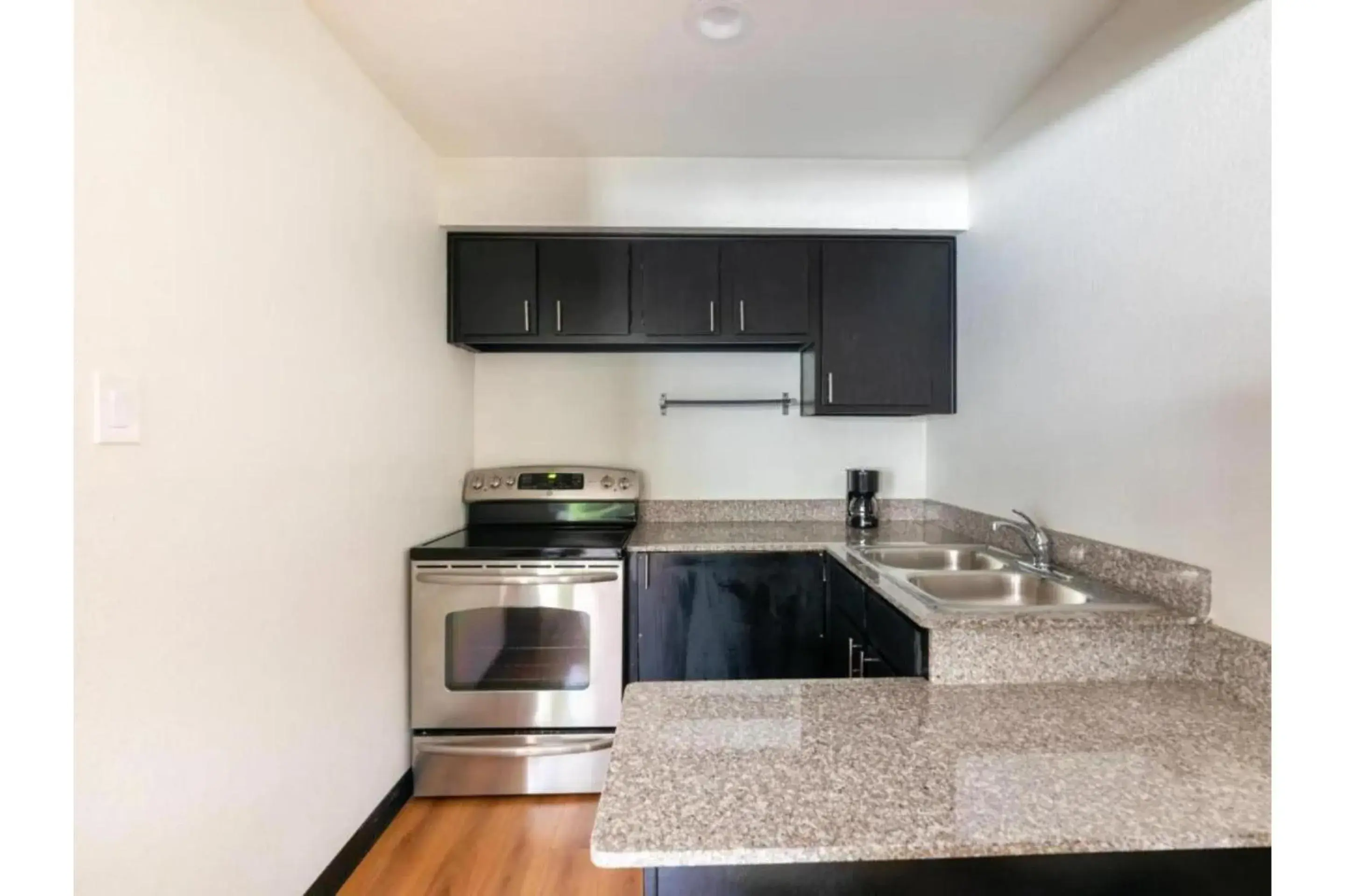 Premium King Bed with Kitchenette in OYO Hotel Irving DFW Airport North Premium King Bed with Kitchenette in OYO Hotel Irving DFW Airport North