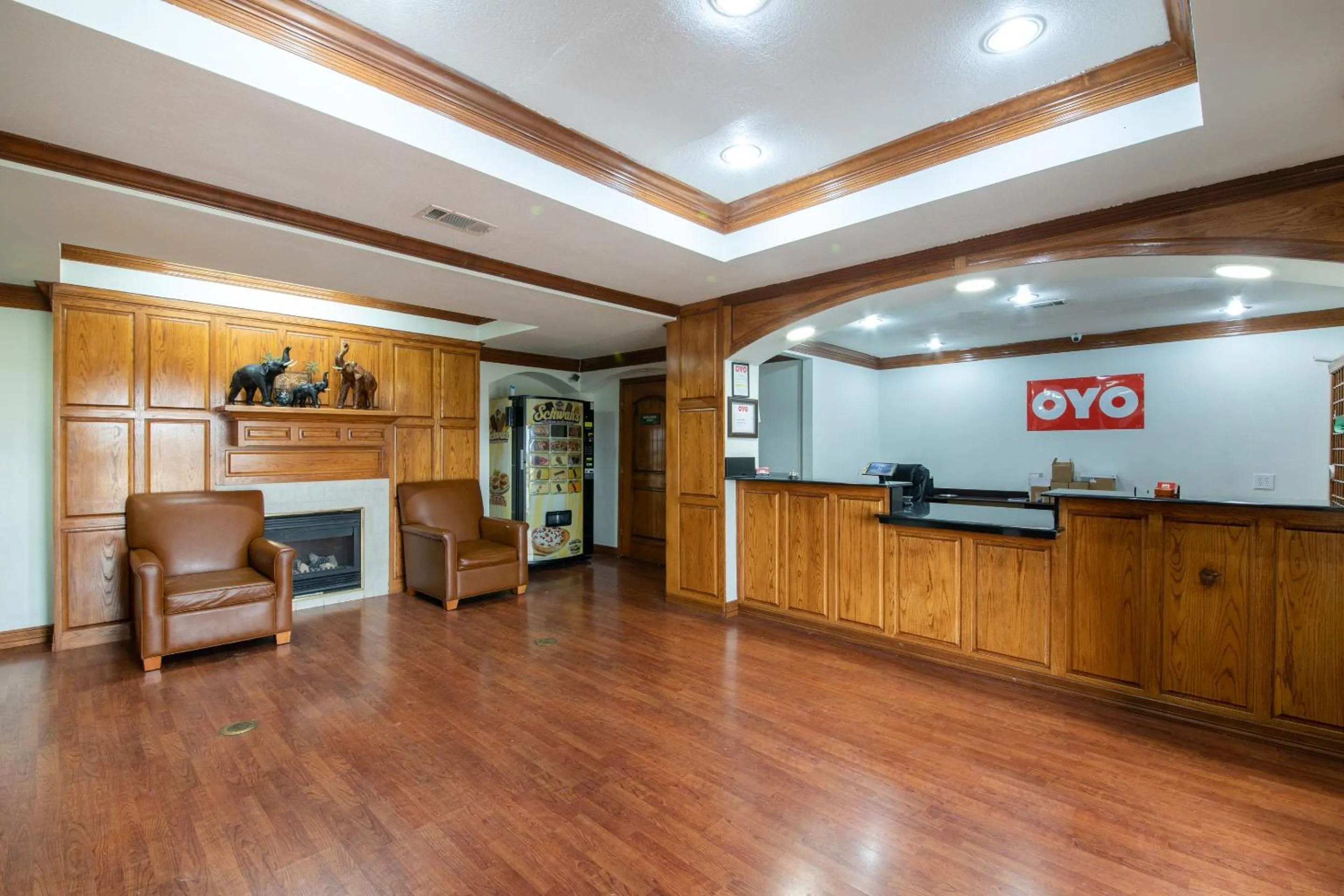 Lobby or reception in OYO Hotel Irving DFW Airport North
