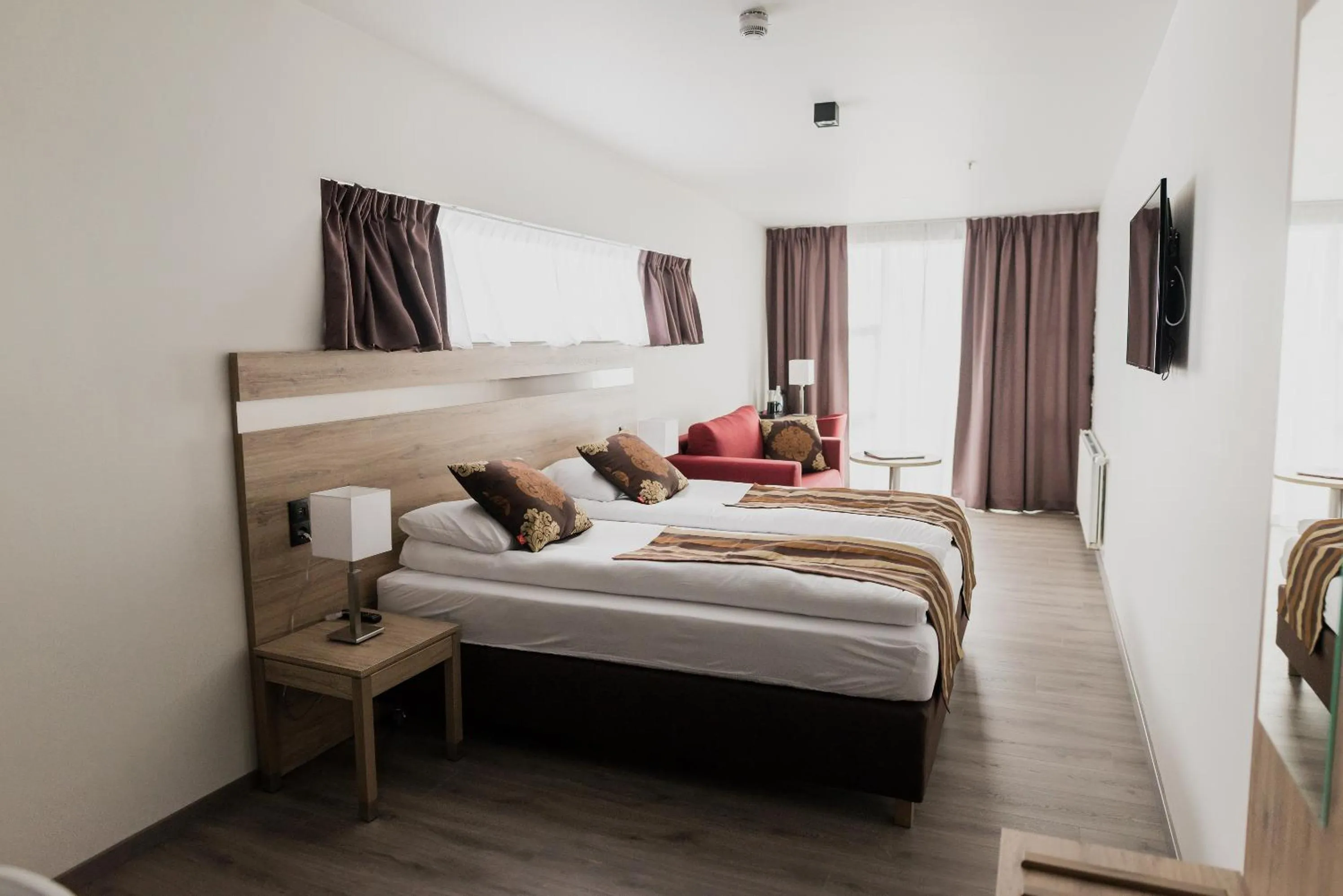 TV and multimedia, Bed in Hotel Duus by Keflavik Airport