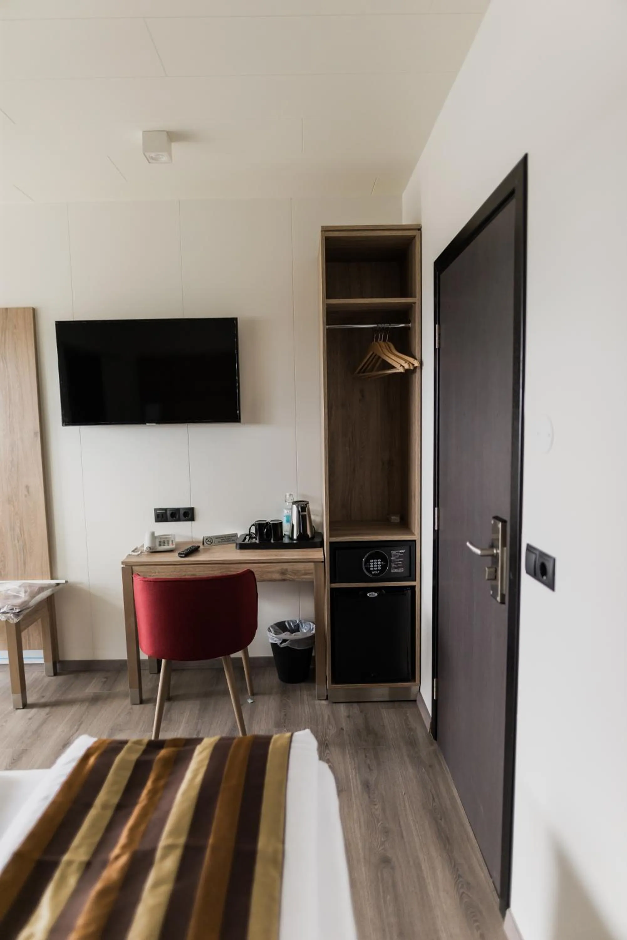 TV and multimedia, Bed in Hotel Duus by Keflavik Airport