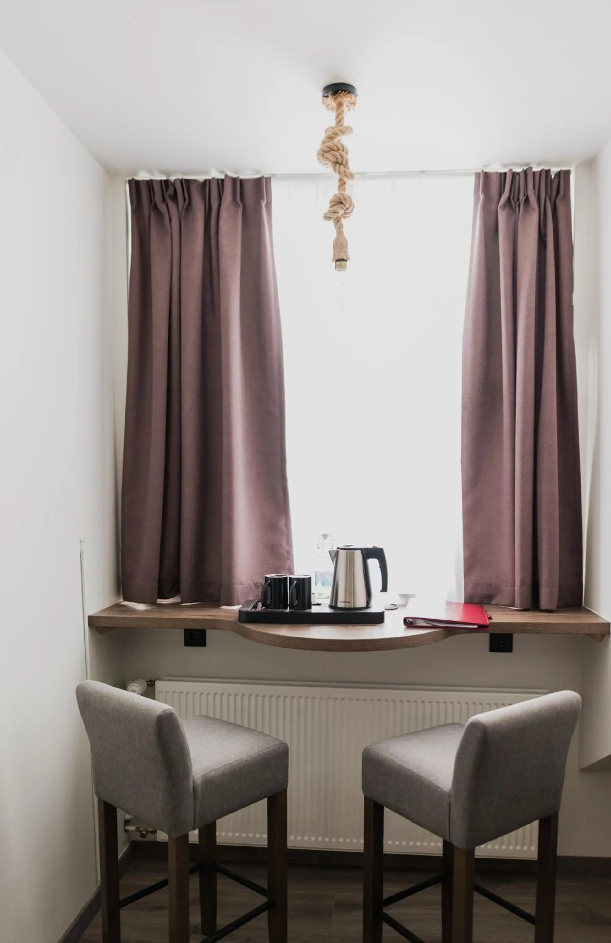 Coffee/tea facilities in Hotel Duus by Keflavik Airport