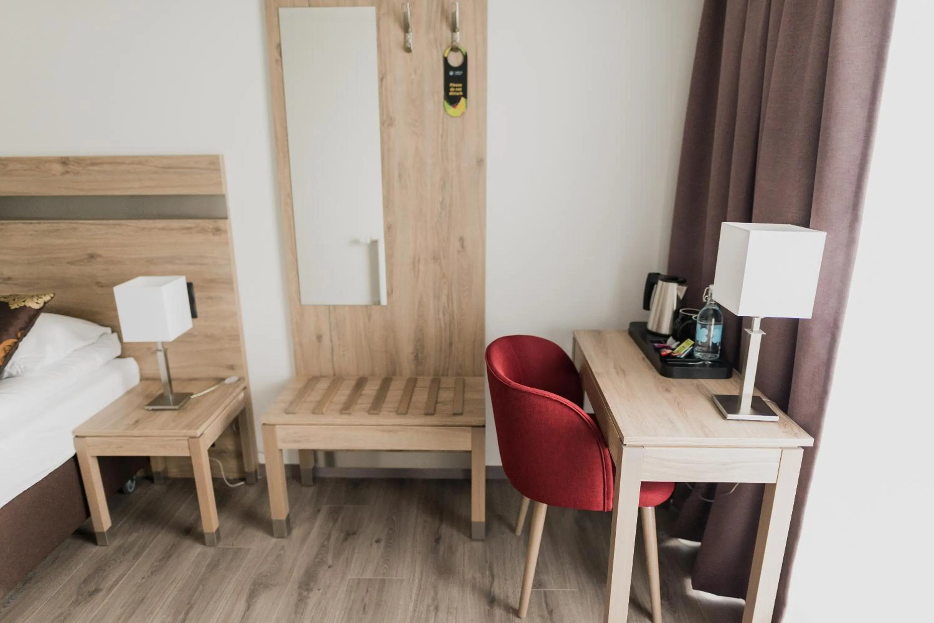 Coffee/tea facilities, Bed in Hotel Duus by Keflavik Airport