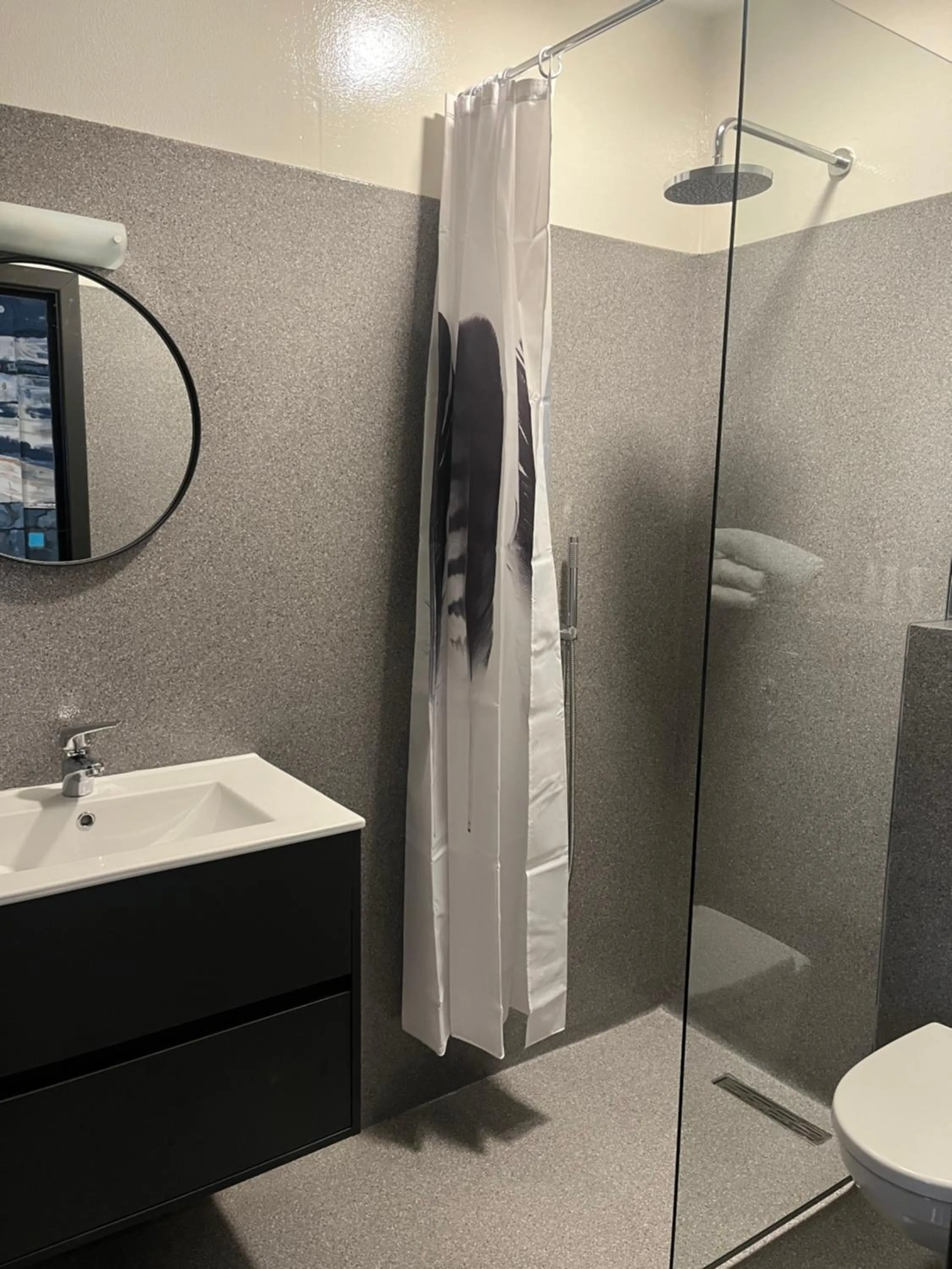 Shower in Hotel Duus by Keflavik Airport