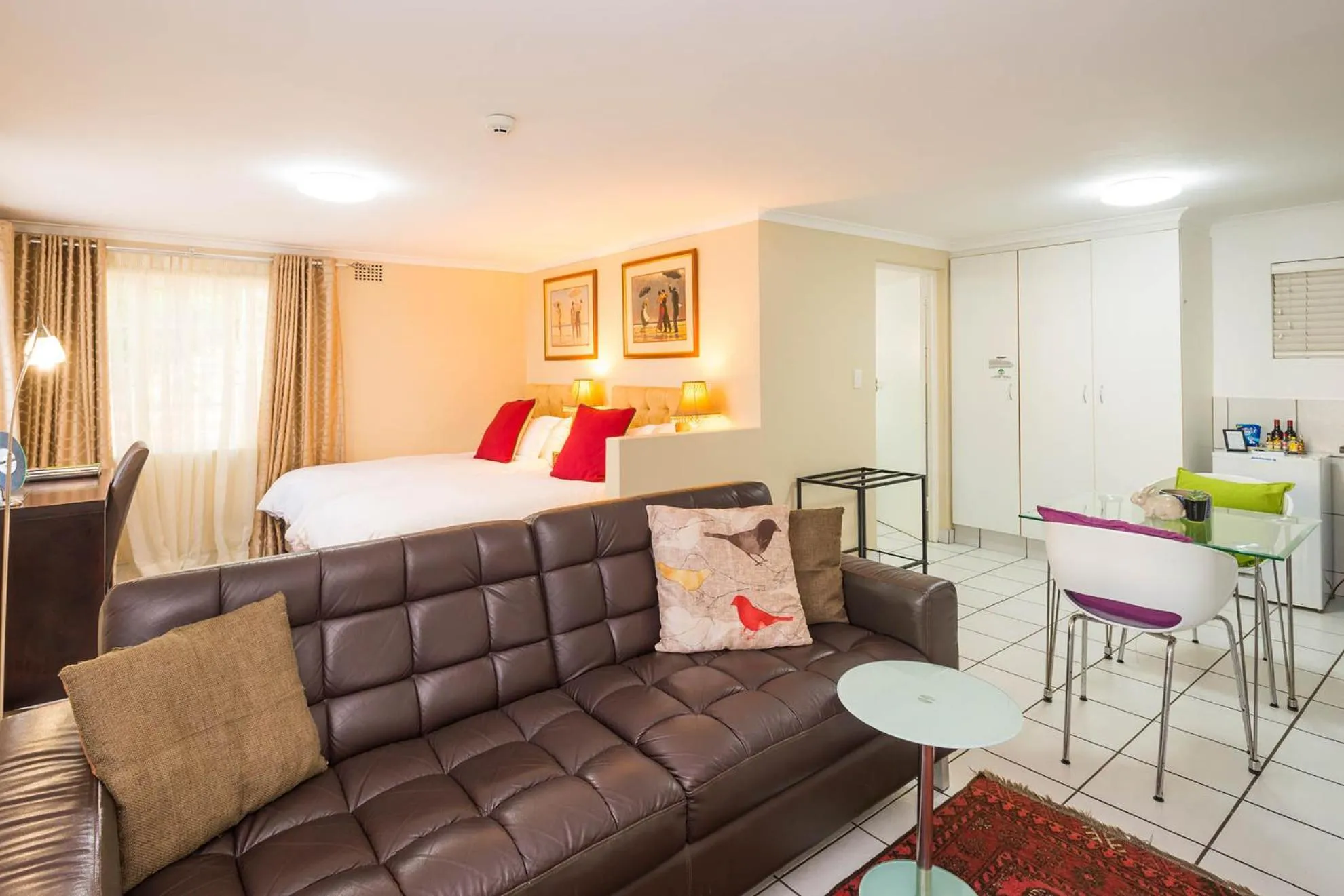 Kitchen or kitchenette, Bed in Westville Bed and Breakfast