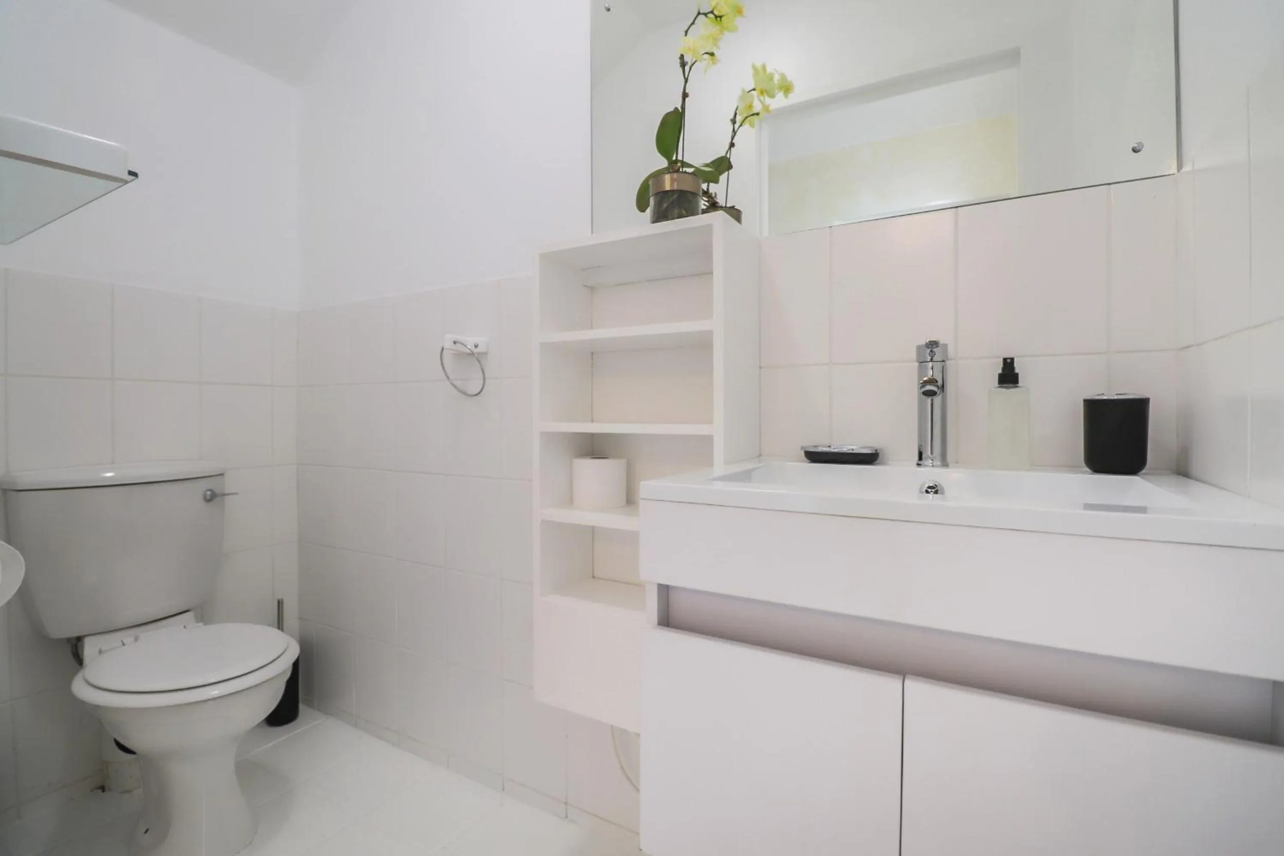 Toilet in Glenview Heads Apartments