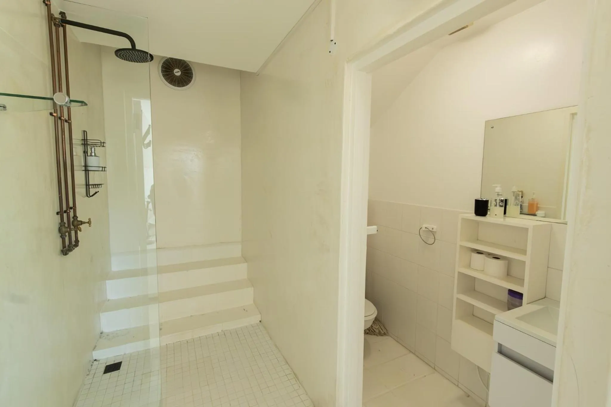 Bathroom in Glenview Heads Apartments