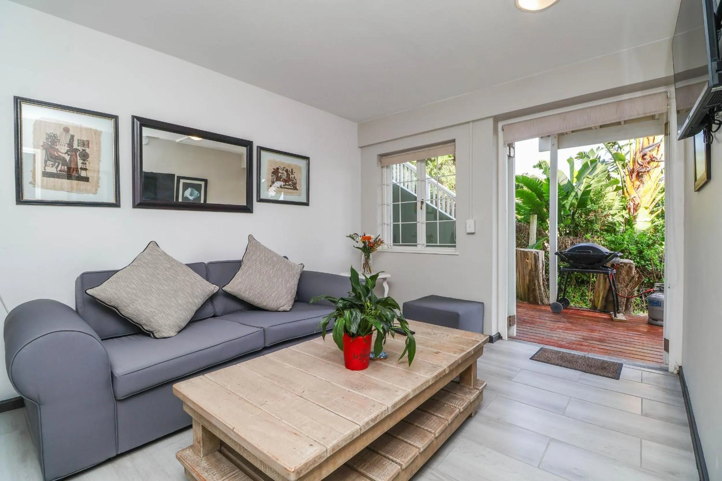 TV and multimedia in Glenview Heads Apartments