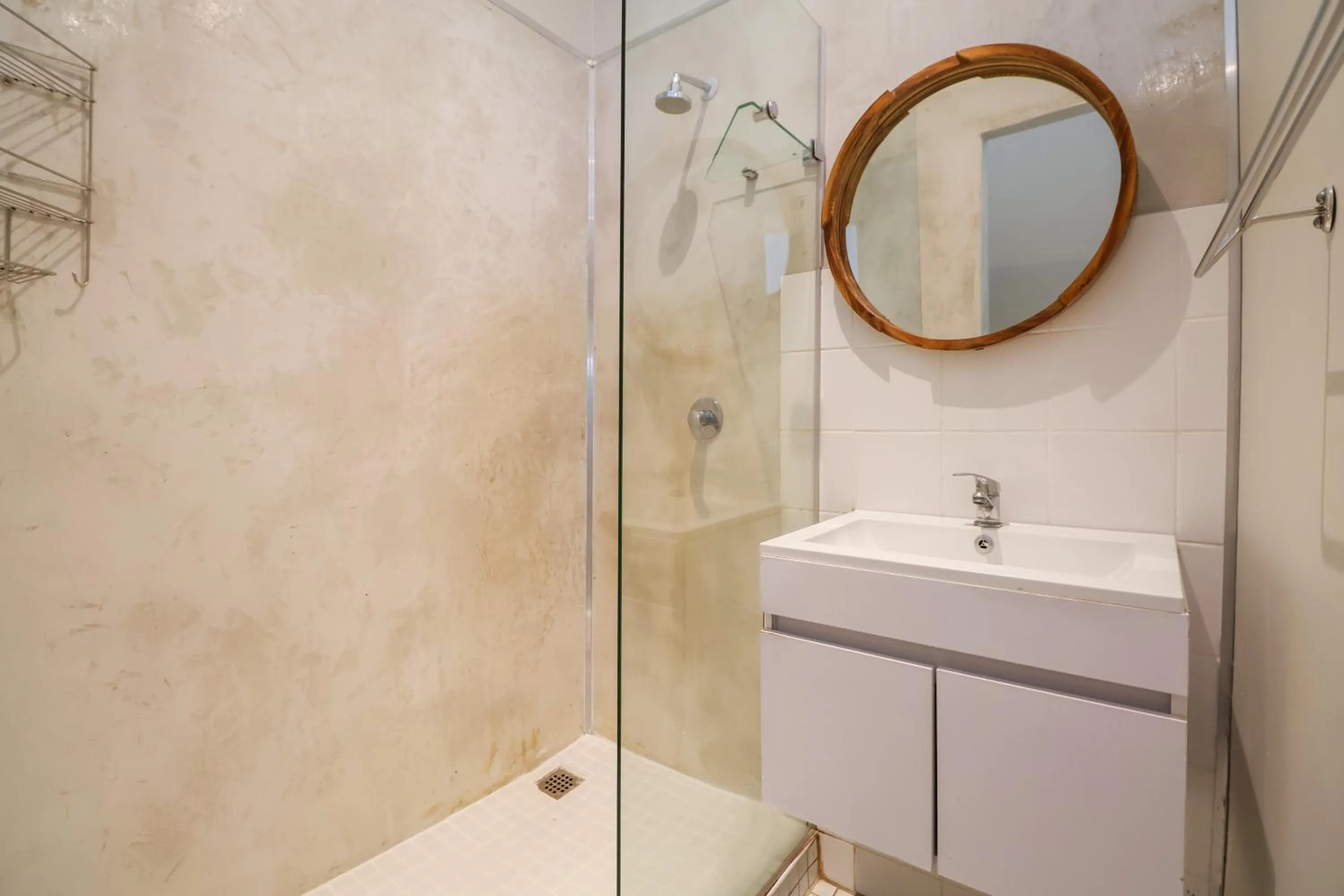 Shower in Glenview Heads Apartments