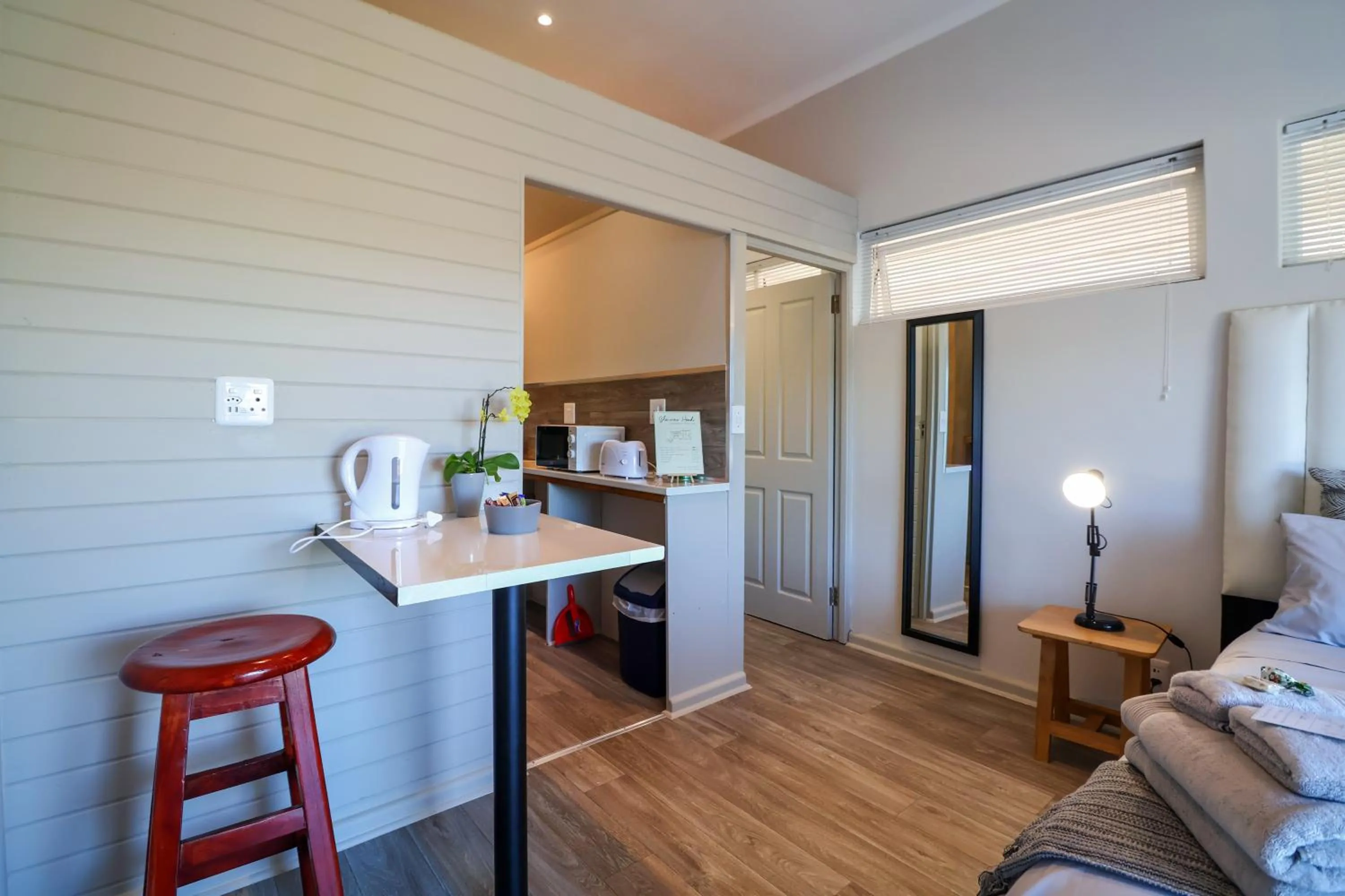 Coffee/tea facilities, Bed in Glenview Heads Apartments