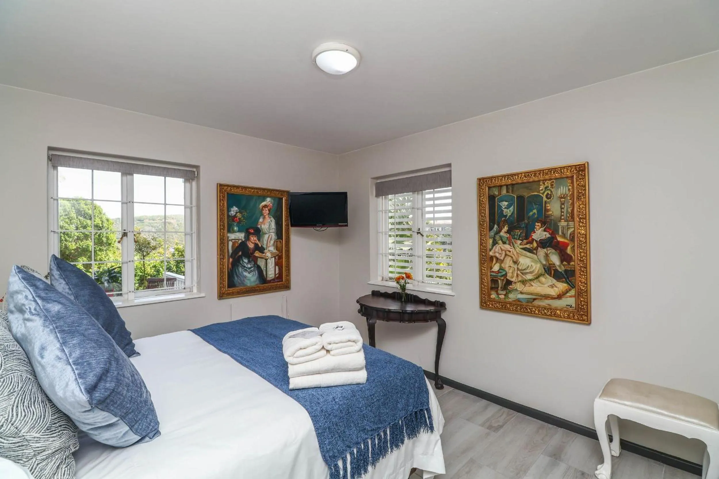 Bed in Glenview Heads Apartments