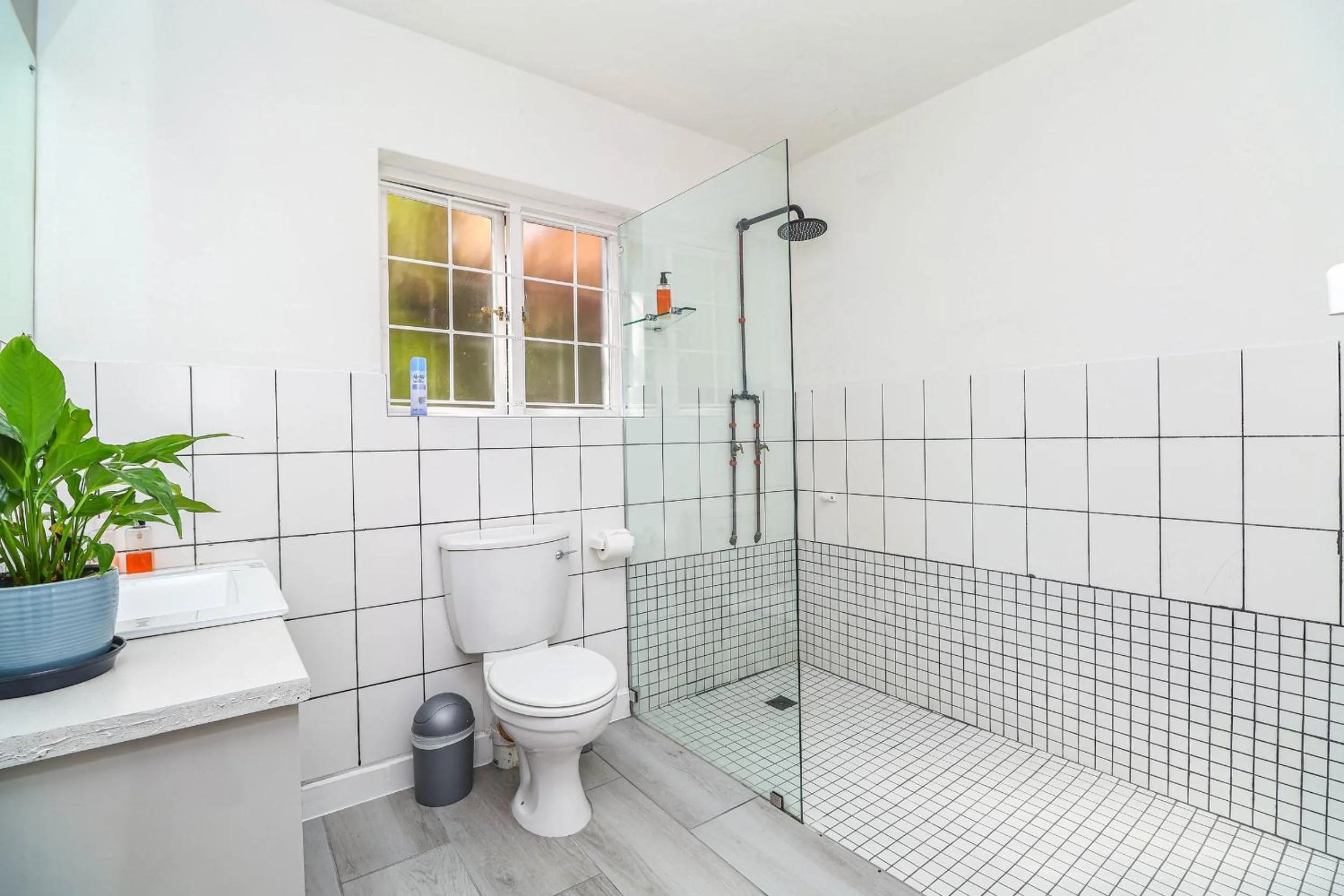 Shower in Glenview Heads Apartments