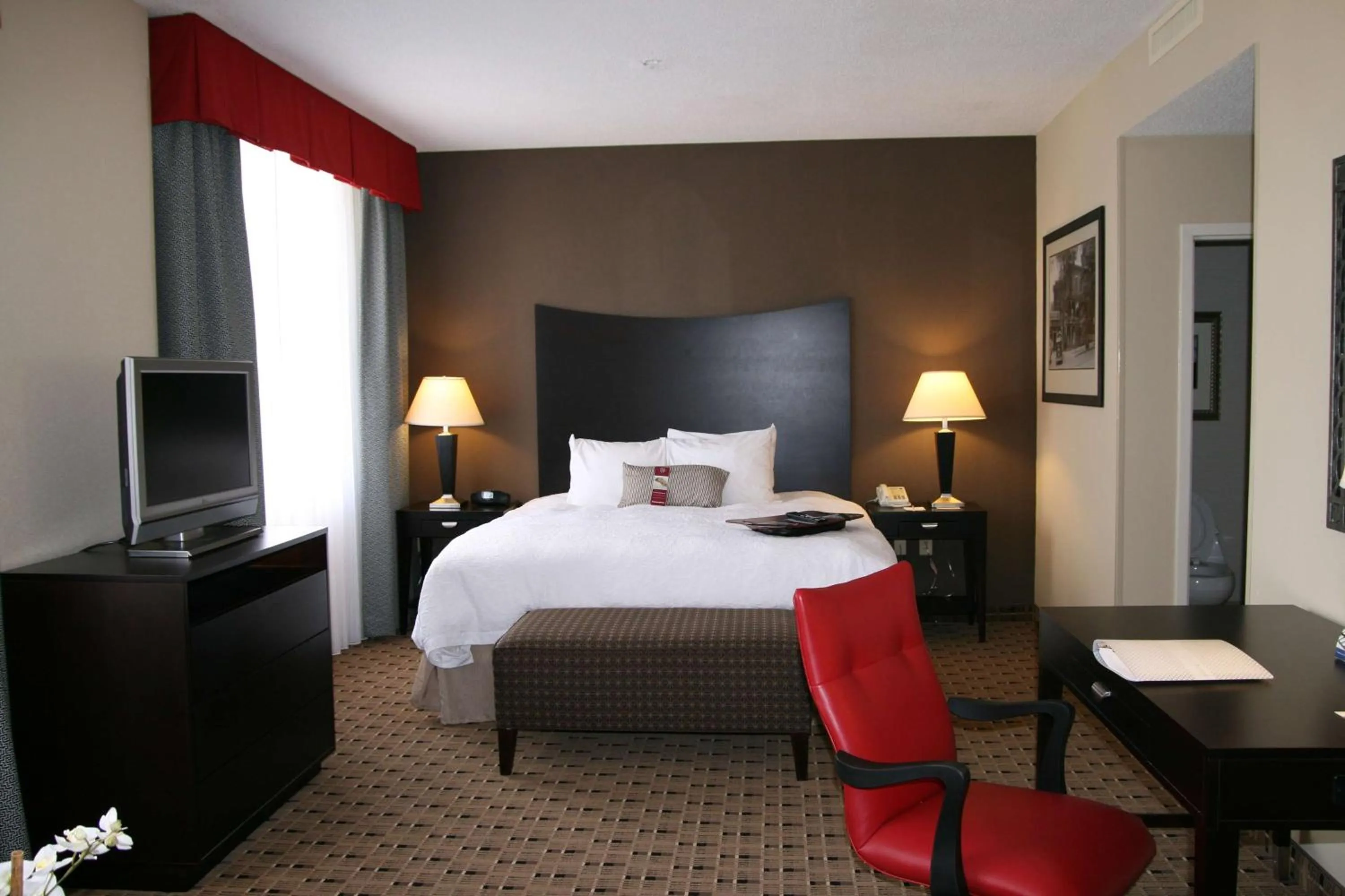 Bed in Hampton Inn & Suites Montgomery-Downtown