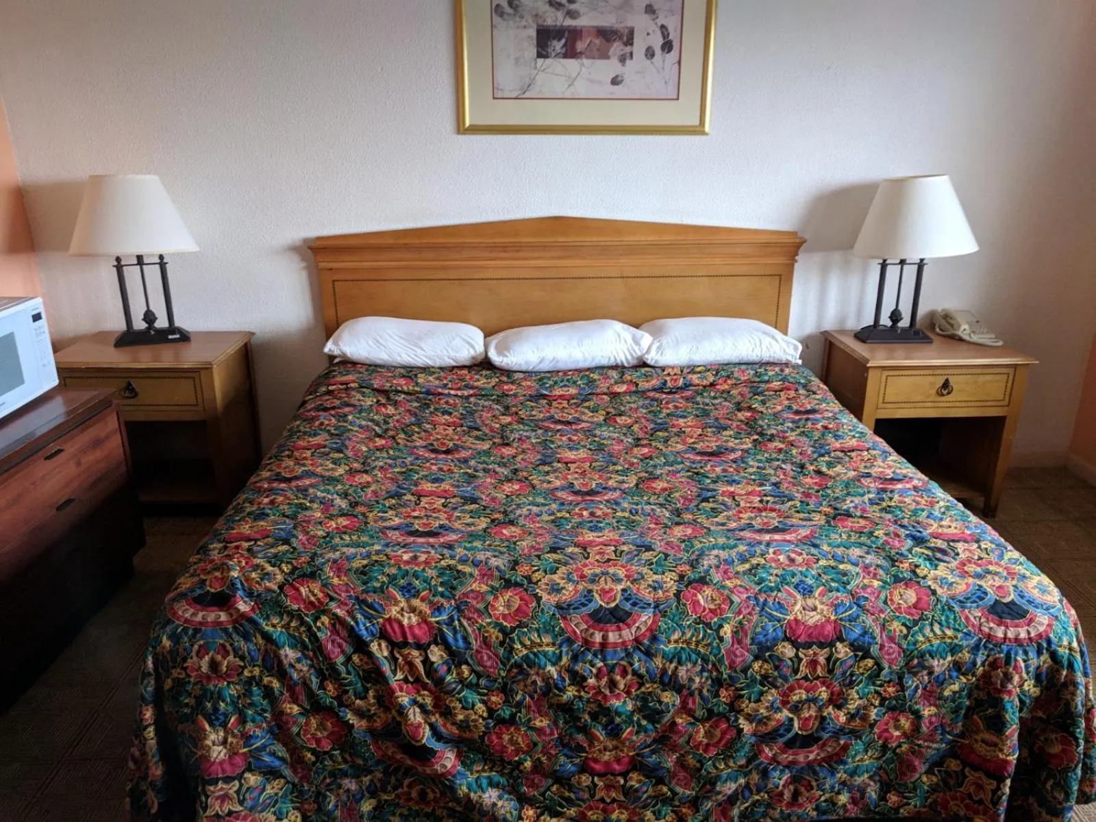 Bed in Skylark Motel