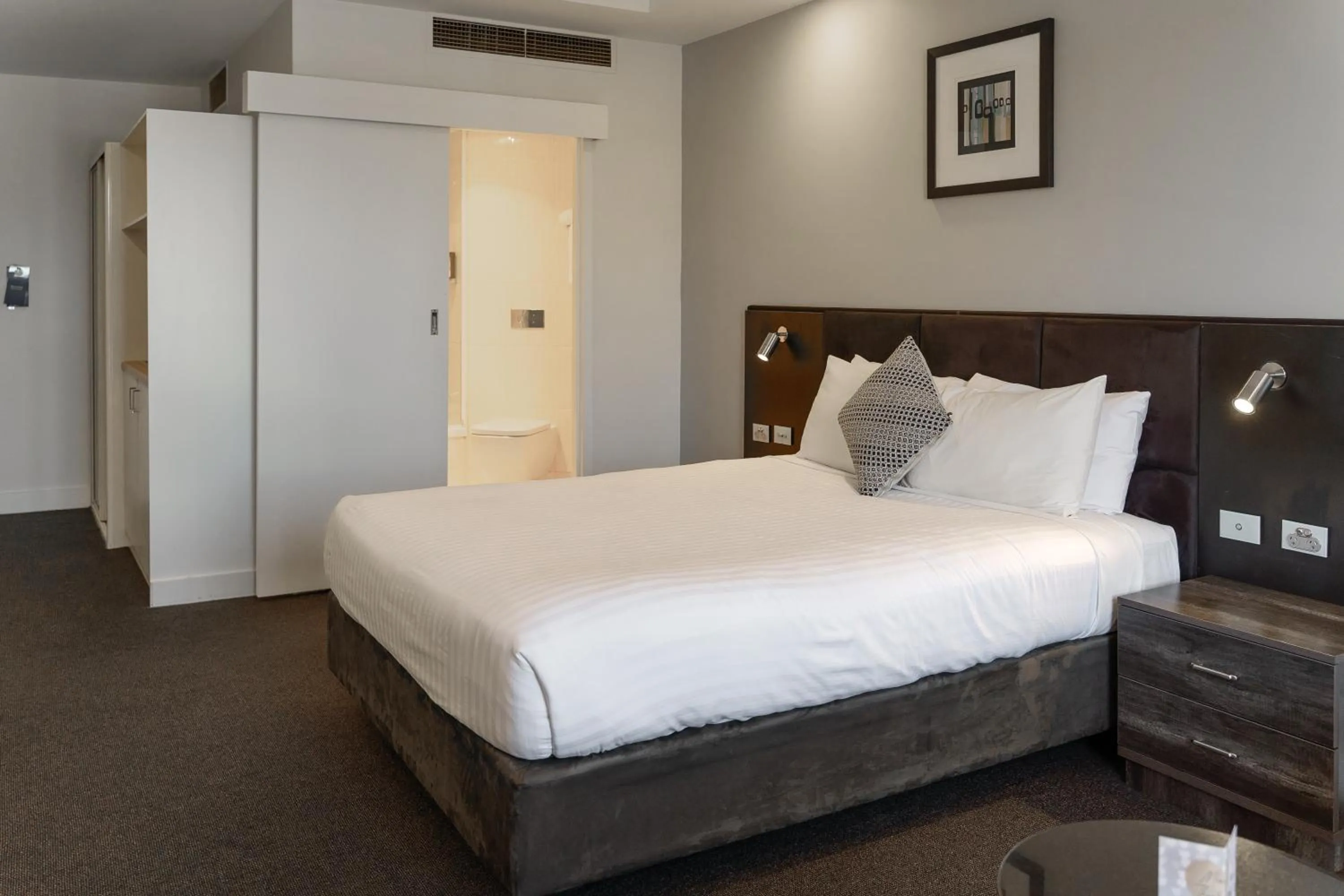 Photo of the whole room, Bed in Adelaide Rockford