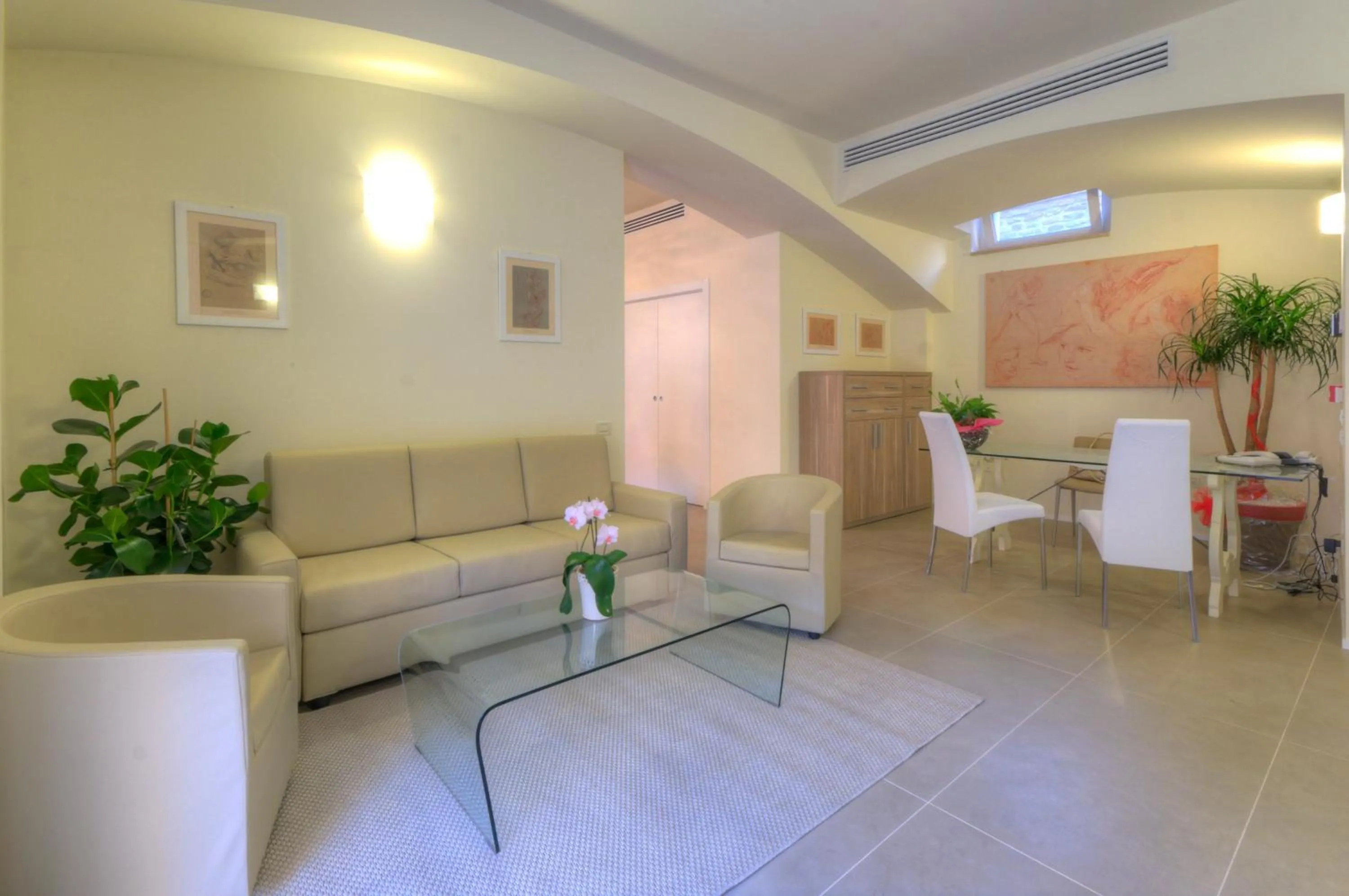 Communal lounge/ TV room in Palazzo Ruschioni Boutique Hotel