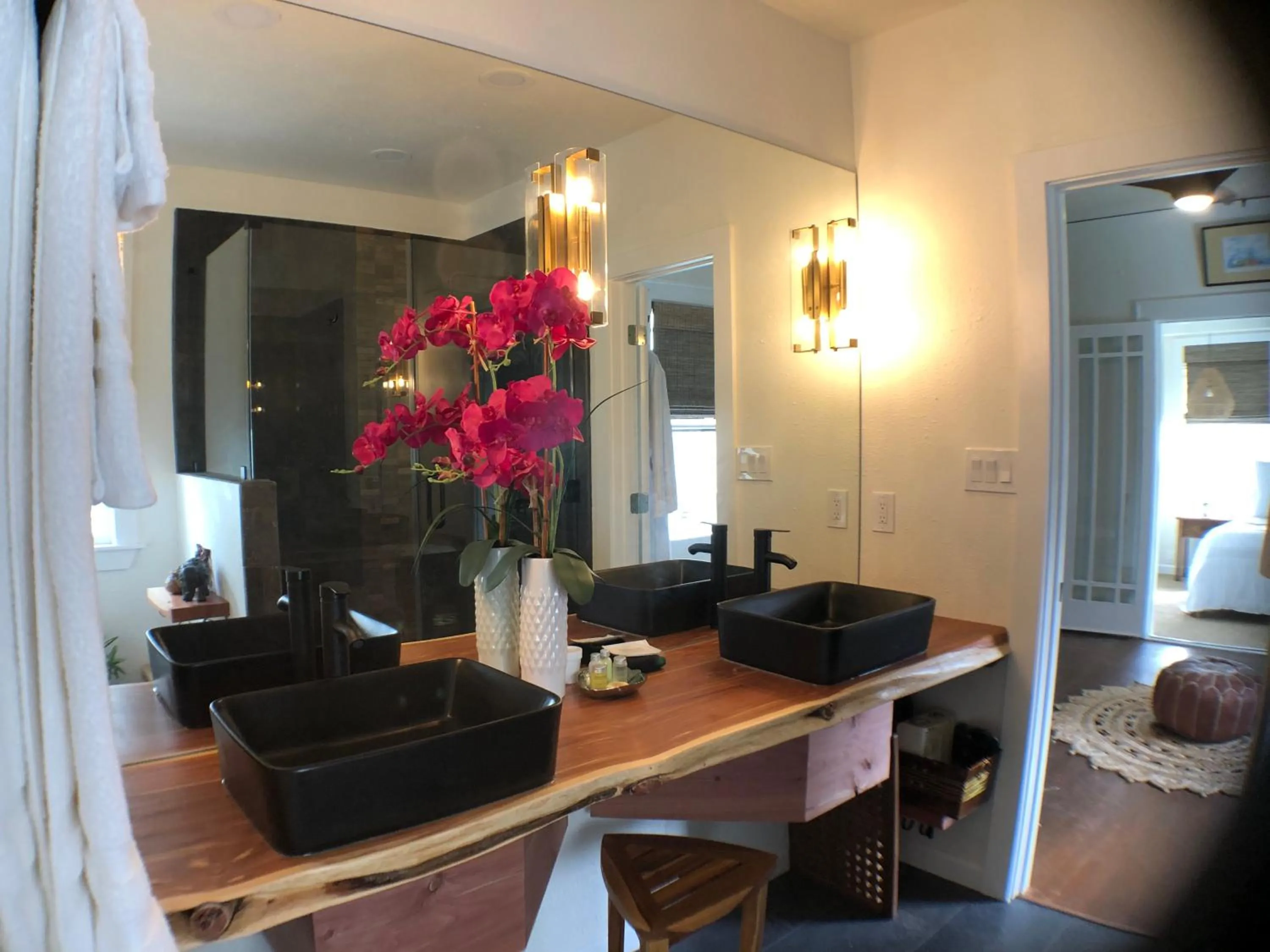 Bathroom in Avenue O Bed and Breakfast