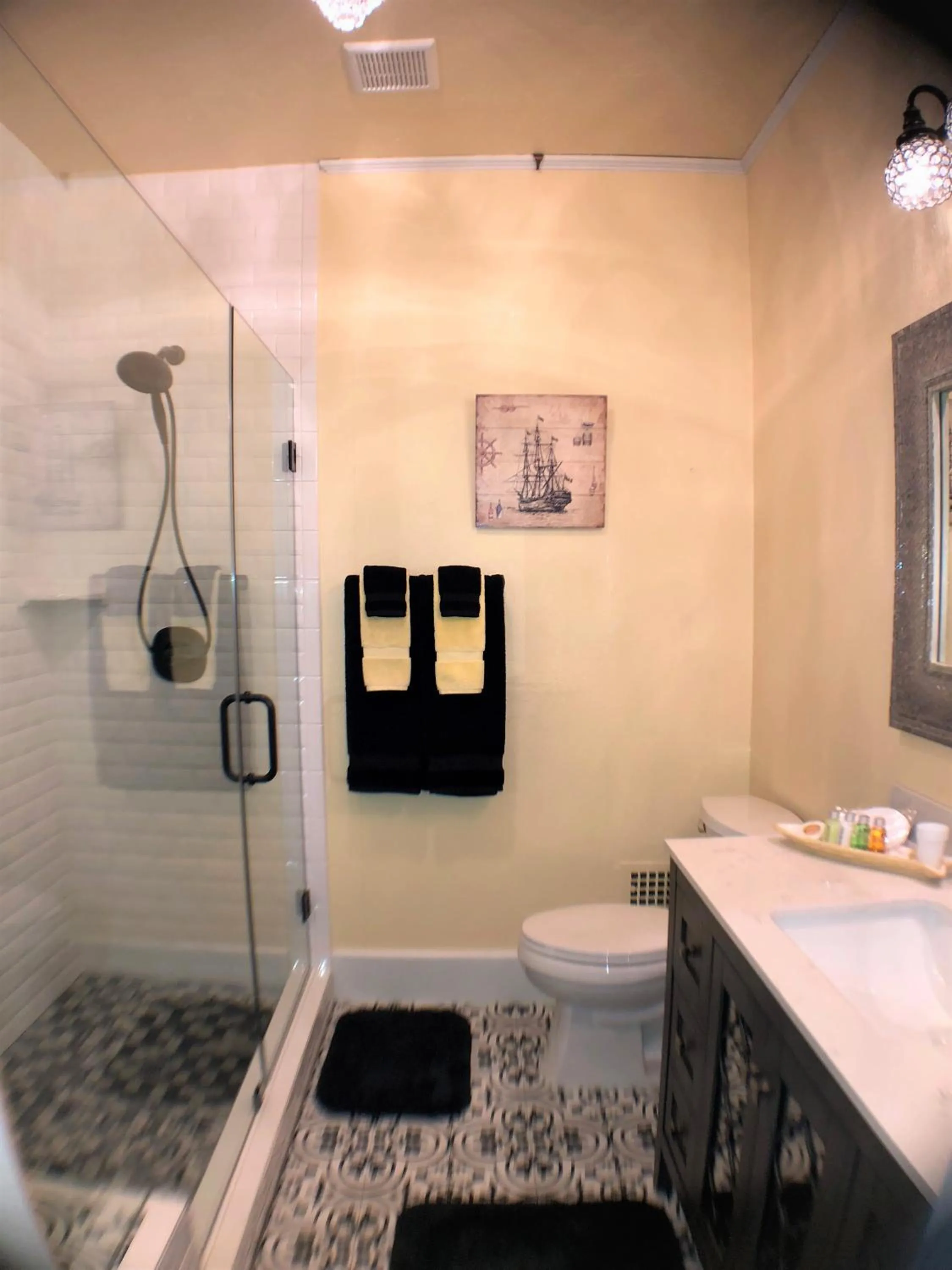 Bathroom in Avenue O Bed and Breakfast