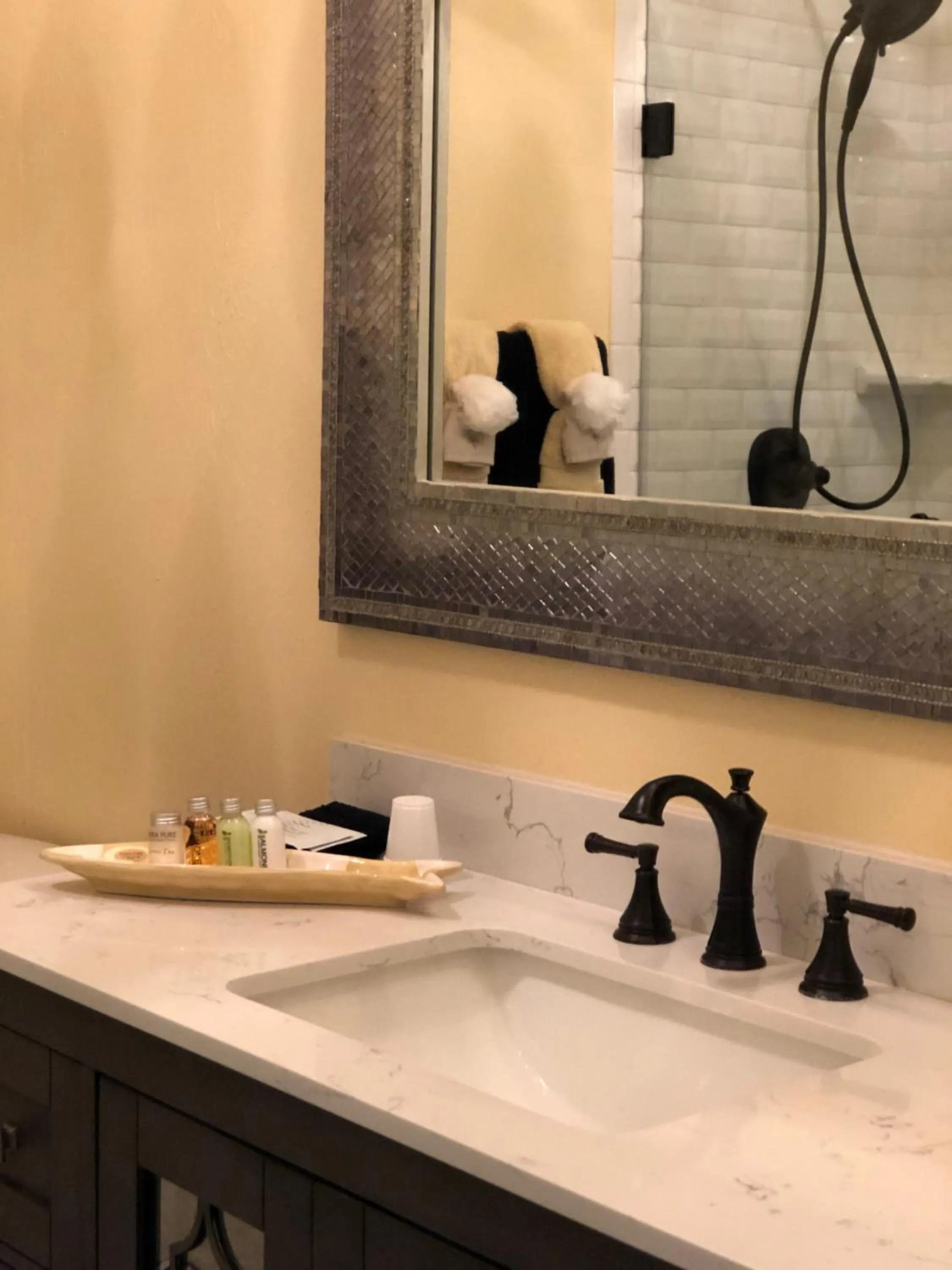 Bathroom in Avenue O Bed and Breakfast