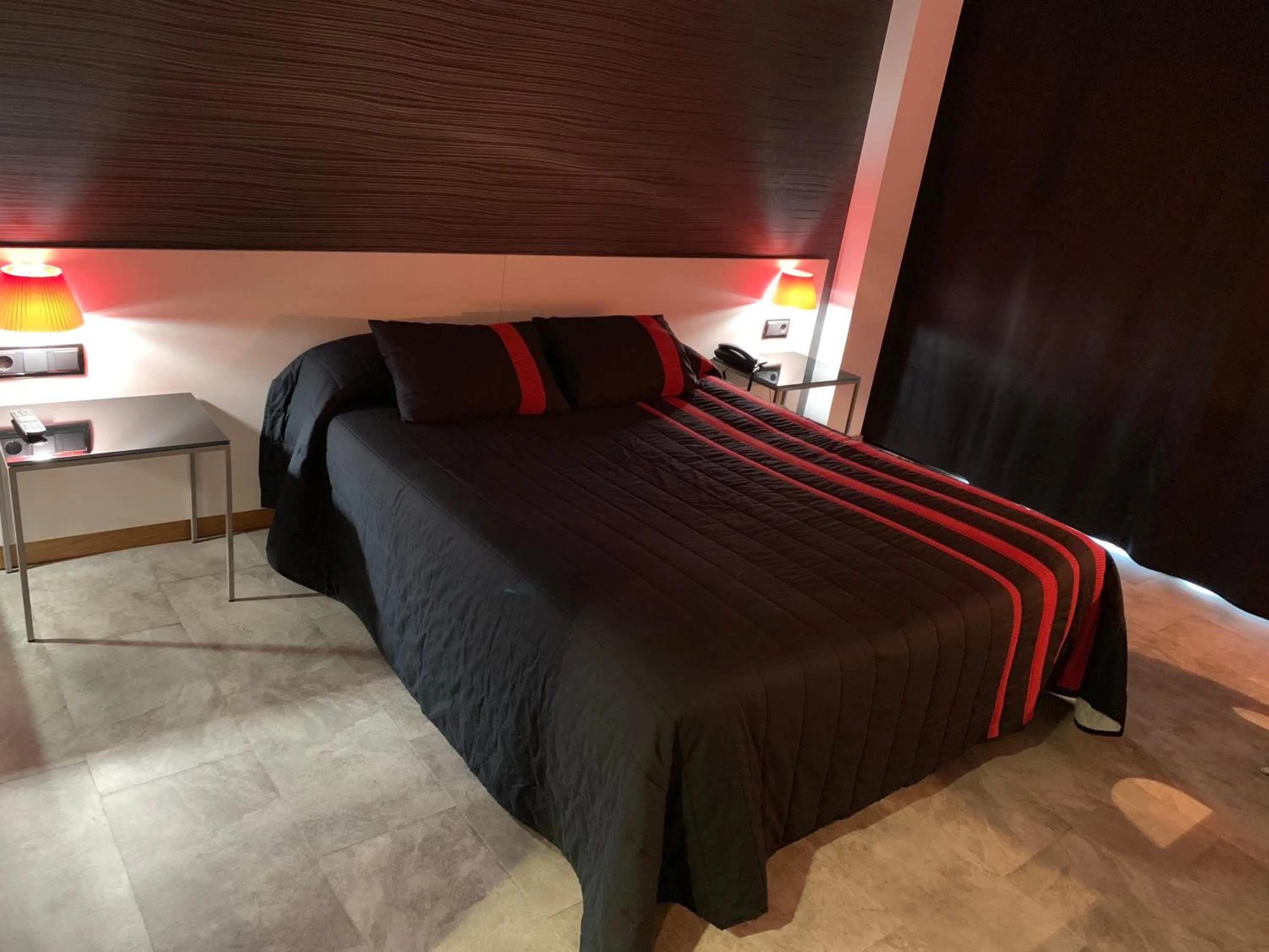 Photo of the whole room, Bed in La Suite Hotel